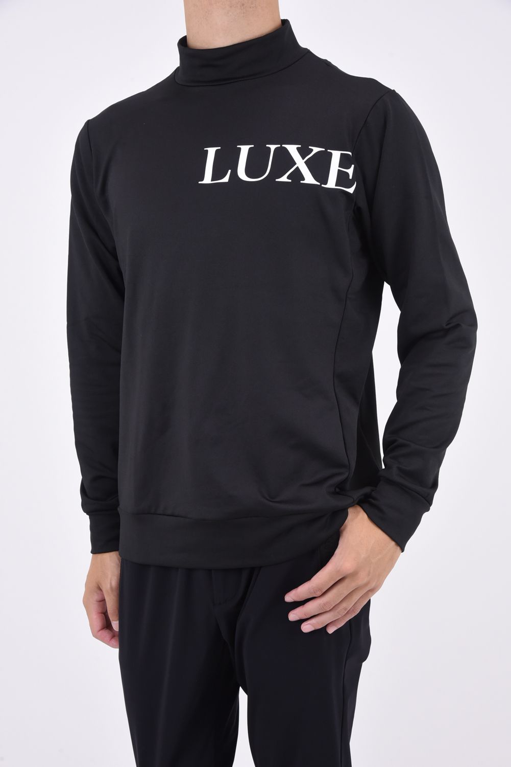 LUXEAKMPLUS - LOGO MOCK NECK / 光沢ロゴ モックネック Tシャツ