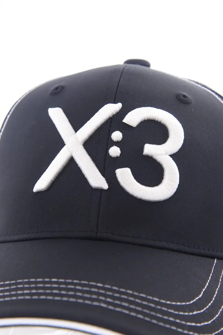 【26AW】 KIX3 BASIC LOGO CAP / ブランドロゴ刺繡 キャップ (ブラック/ホワイト)