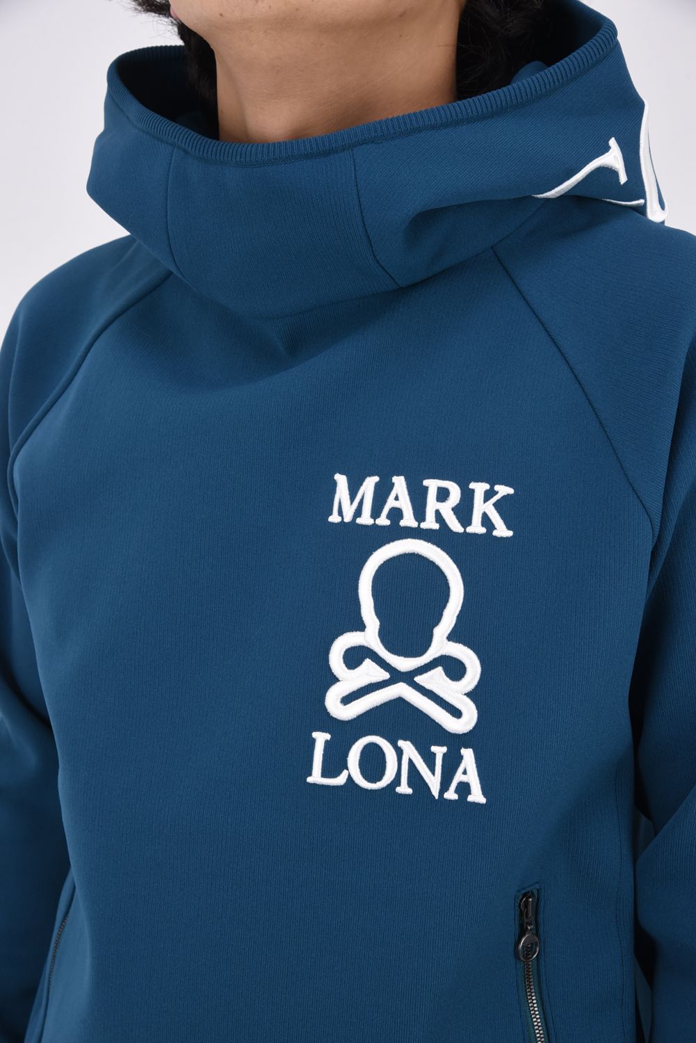 MARK&LONA - 【24AW】【2024AW 木村拓哉さん着用 VOL.3】 EVER FLY KNIT HOODIE / ブランクスカル  ビッグシルエット ニットフーデットパーカー (ブルー) | GOSSIP GOLF