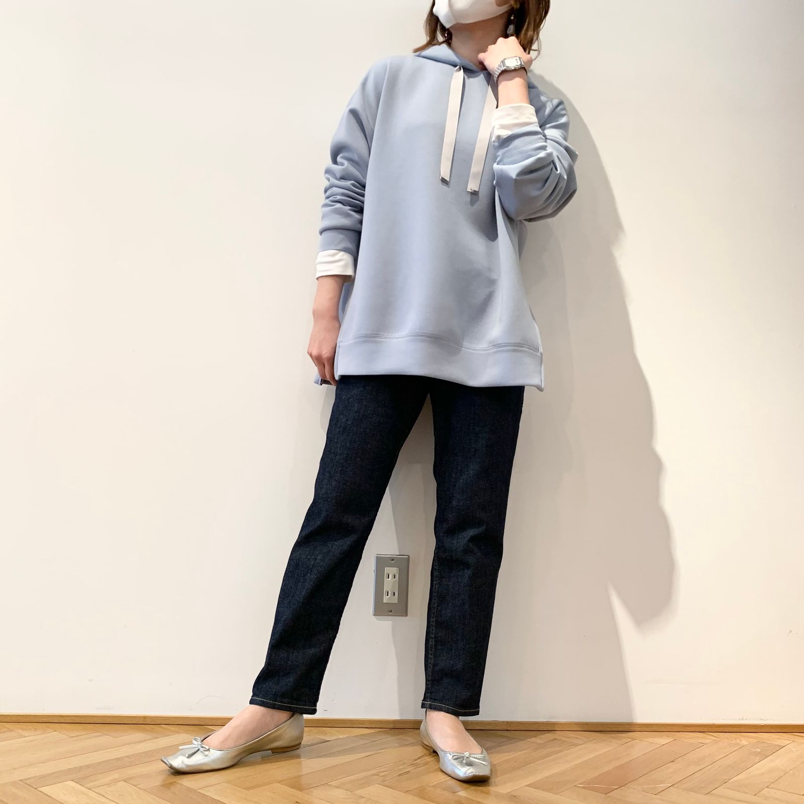 パウダリーなカラーが春らしいPASSIONEのパーカー