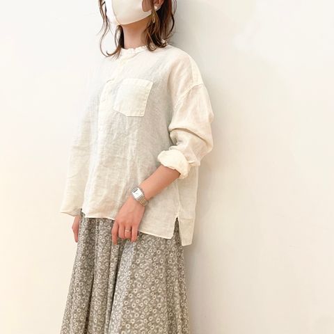 D.M.G.のリネンシャツでフェミニンすぎないナチュラルコーデ