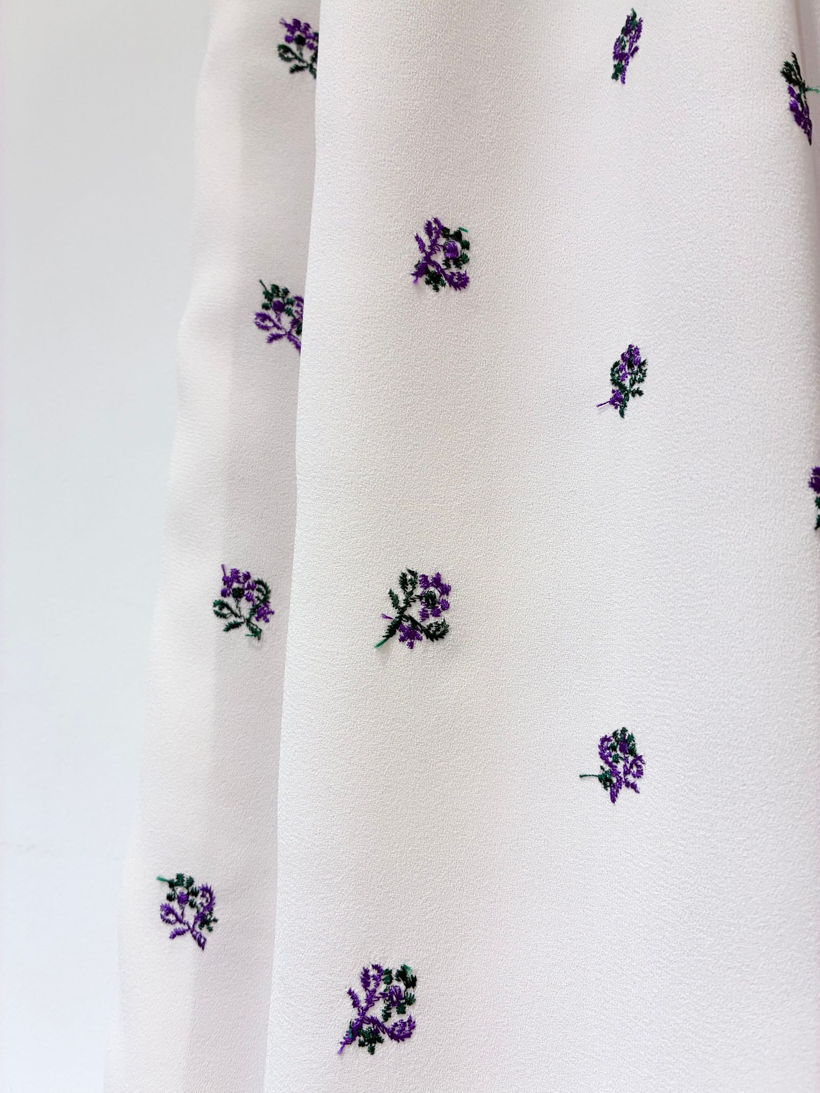 Still Garden Embroidery Pants / 花柄刺しゅうウェストゴムストレートパンツ / ホワイト