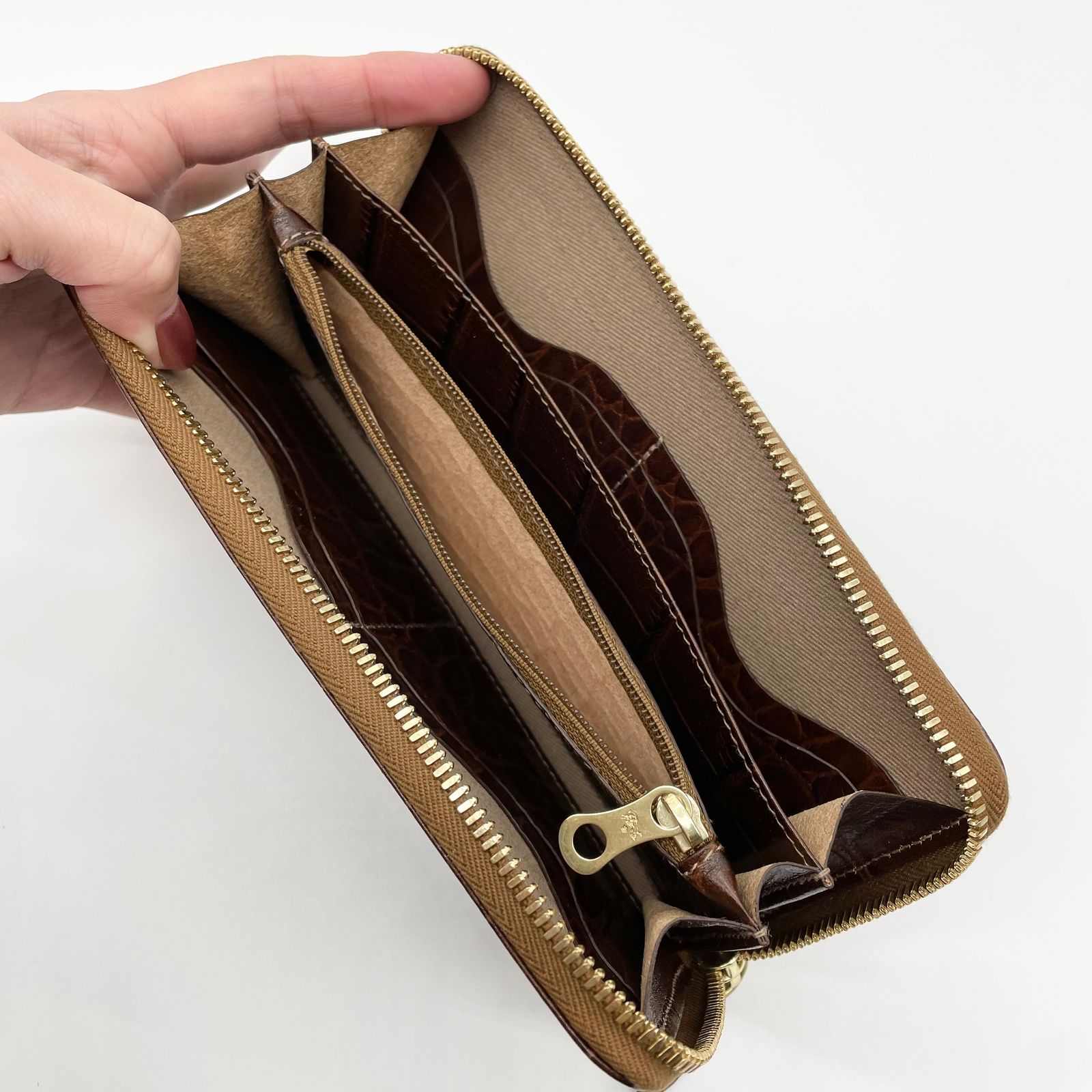 クロコ型押しラウンドジップ長財布