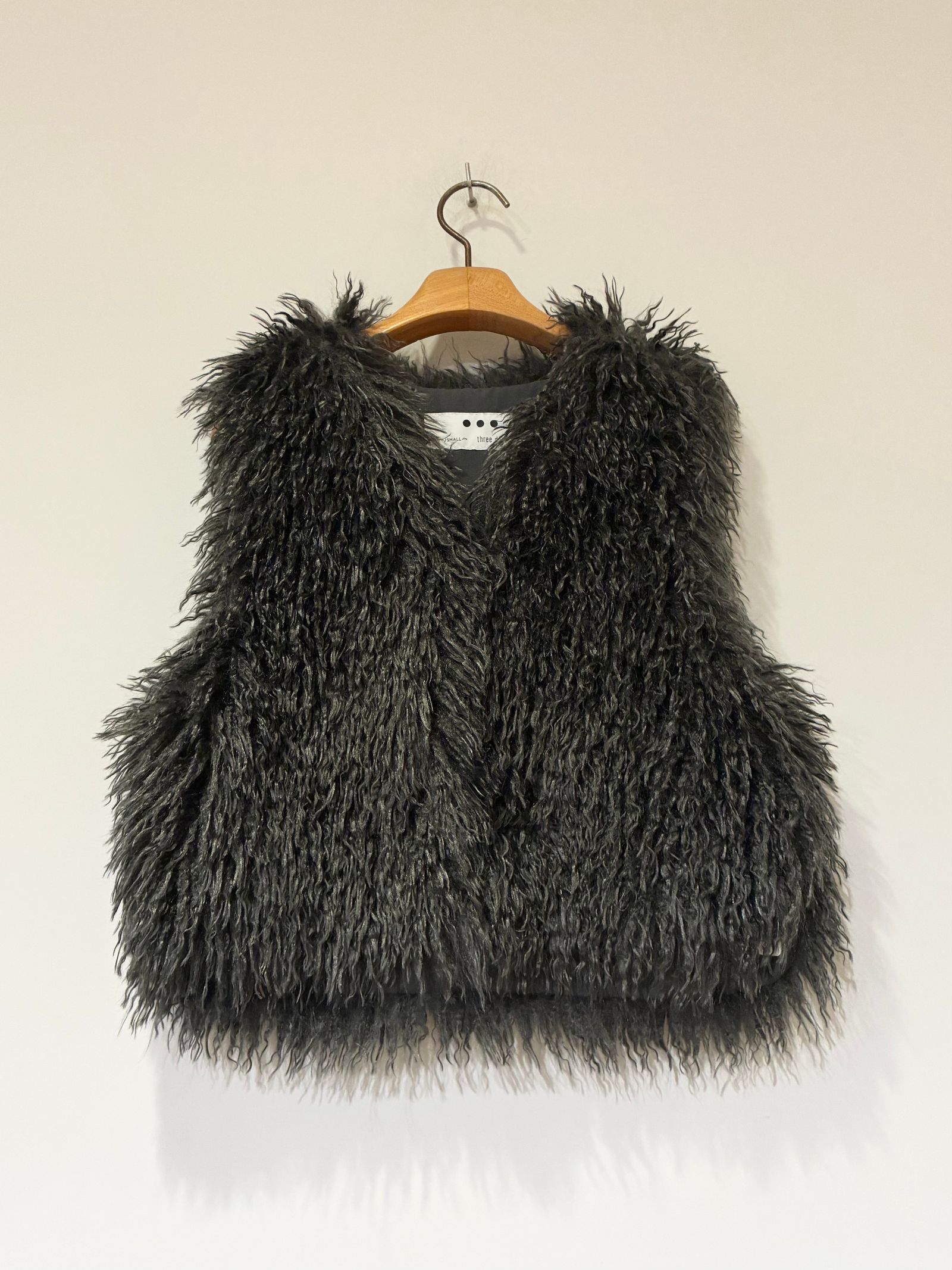 ウェイビーファー ショートジレ / ファーベスト / ブラック