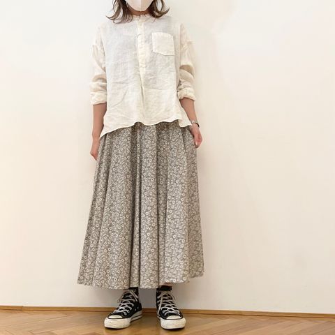 D.M.G.のリネンシャツでフェミニンすぎないナチュラルコーデ