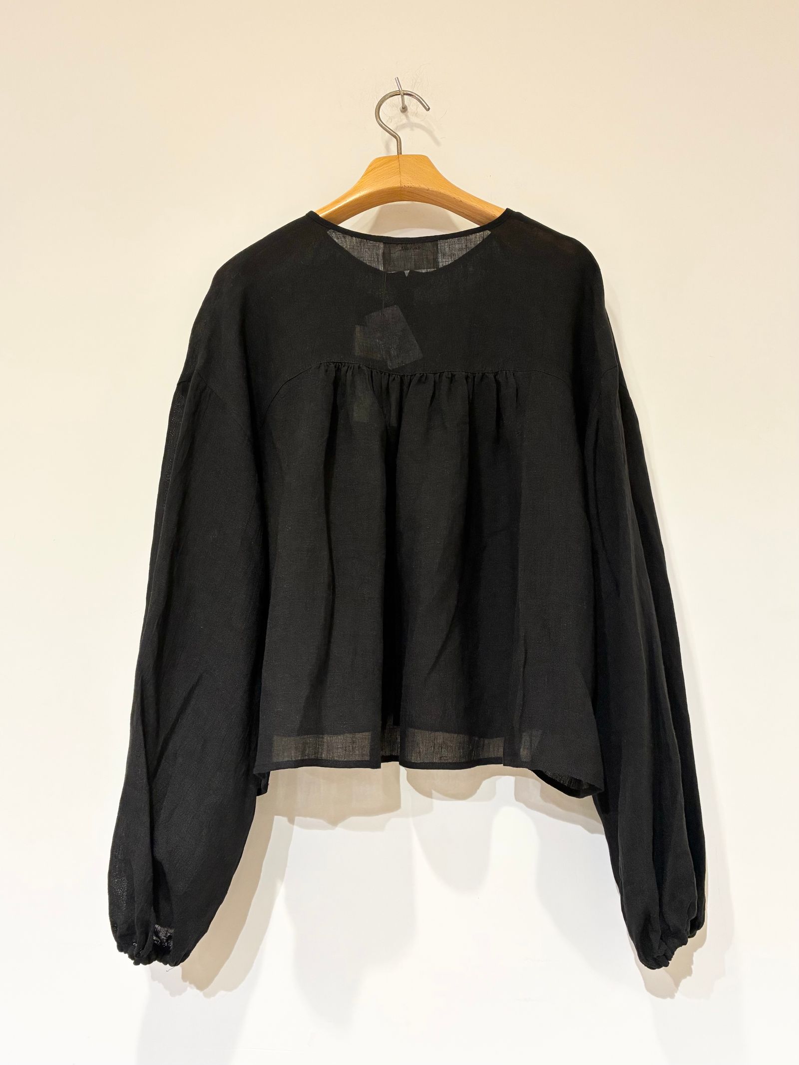 リネンボイルブラウス / 前開きノーカラーブラウス / ブラック