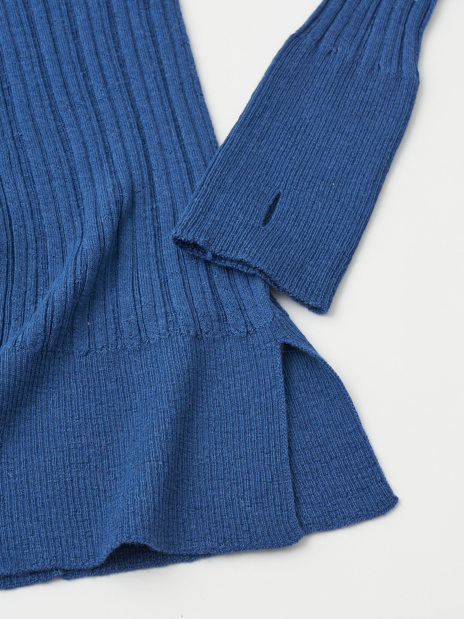 ROYAL BABY ALPACA RANDOM RIBBED-KNIT HIGH-NECK P/O / リブタートルネックニット / ブルー