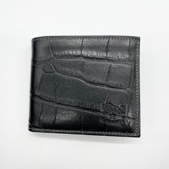 型押し二つ折り財布