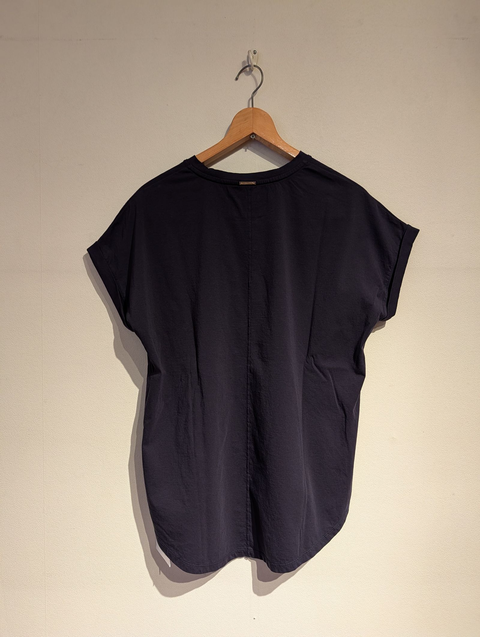 "LAIA"ロゴヘムラウンドT-shirt / ロゴTシャツ / ネイビー