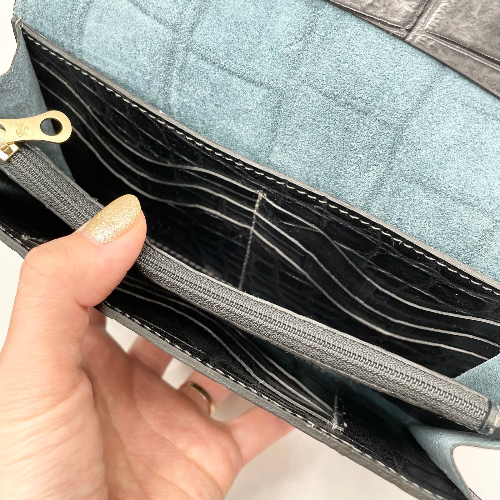 型押しフラップ長財布