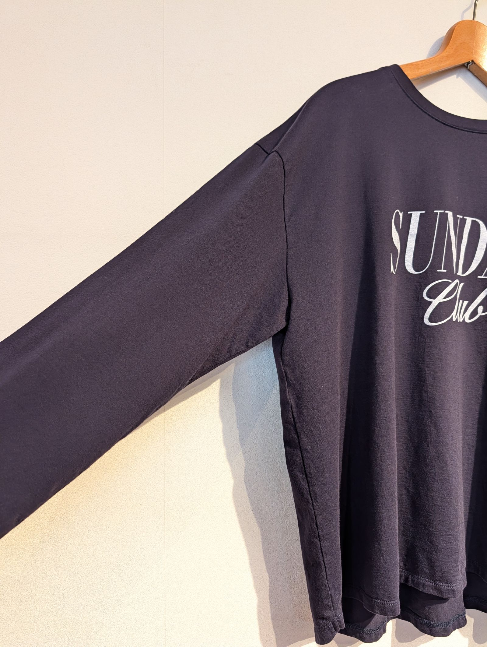 接触冷感-"SUNDAY Club"ロゴロングT-shirt / ロンT / 長袖Tシャツ / ネイビー