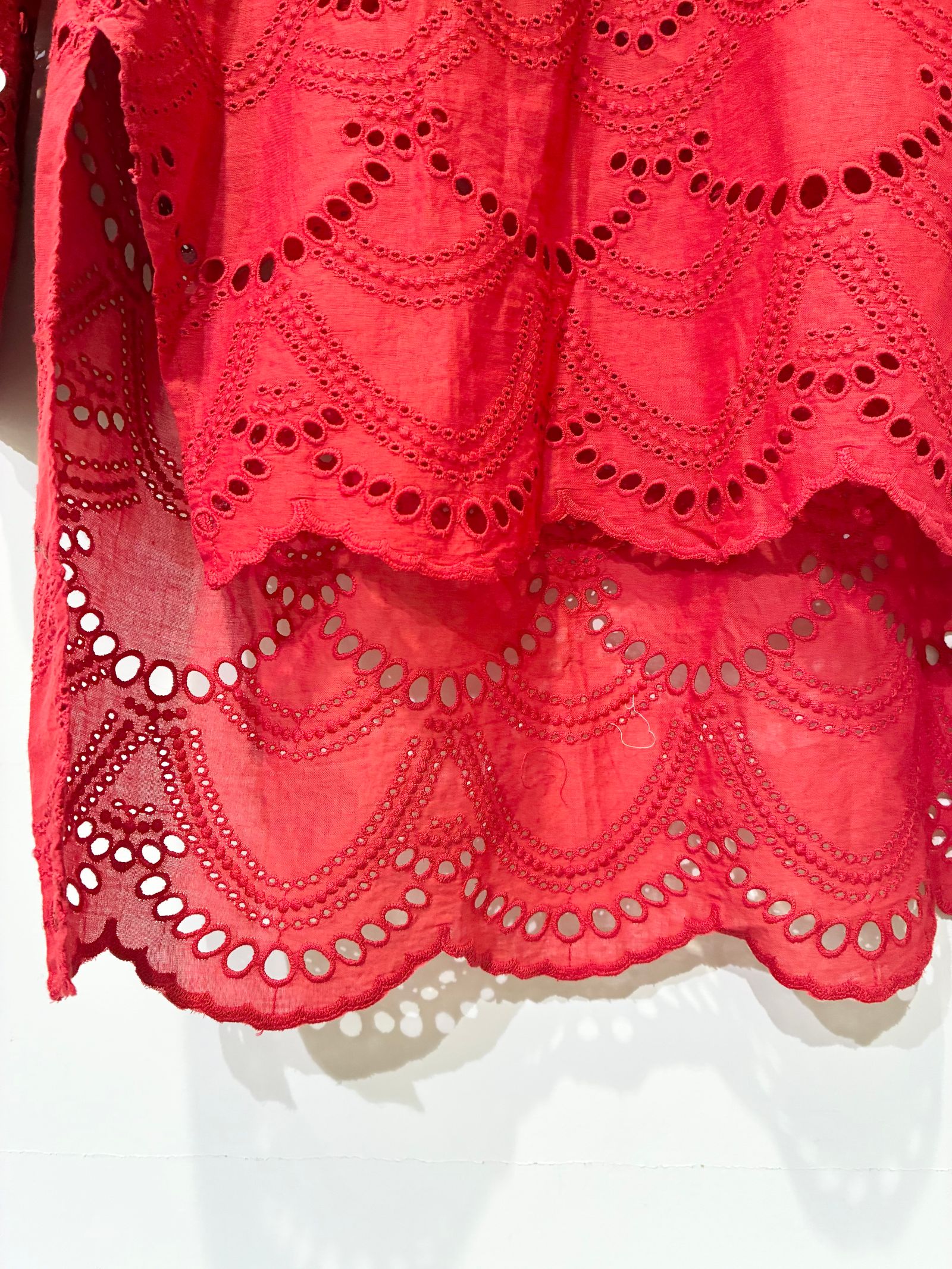 Cotton Voile Dot Hemla Blouse / スカラップ刺繍ブラウス / レッド