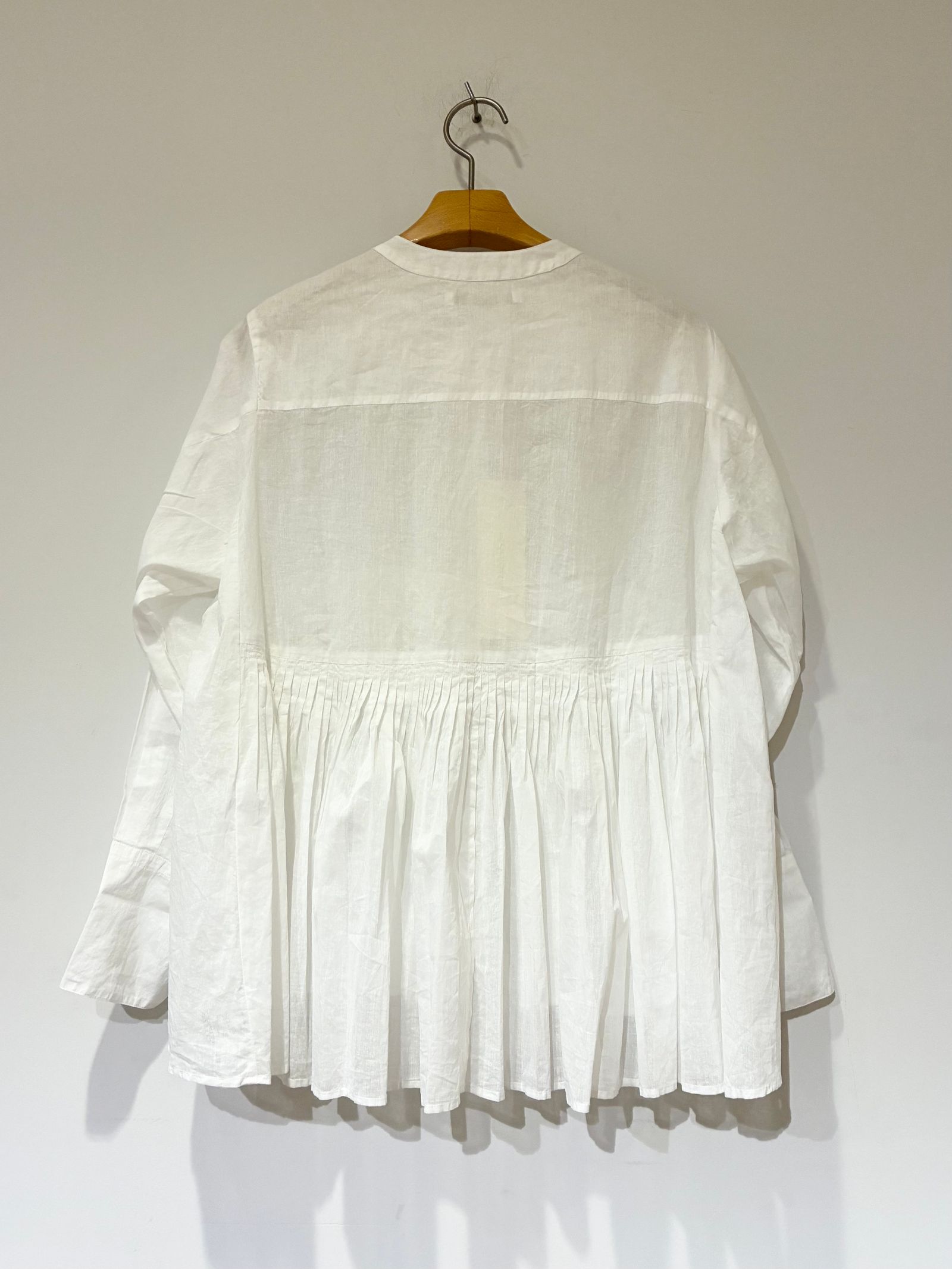 Cotton Organza Tuck Blouse / ノーカラーピンタックブラウス / ホワイト