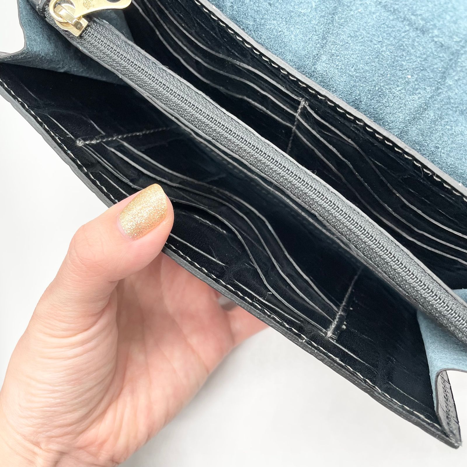 型押しフラップ長財布