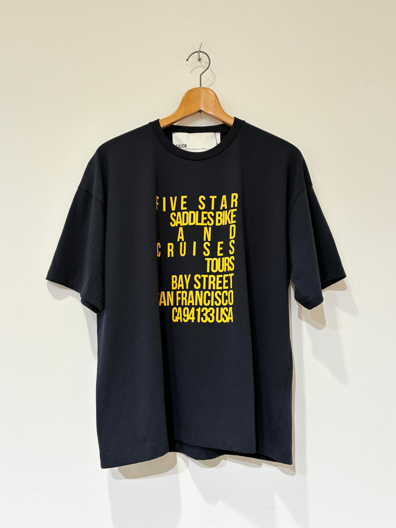 TICCA Movementプリント 半袖Tシャツ TICCA - ティッカ | 正規通販 HALLOW's web store