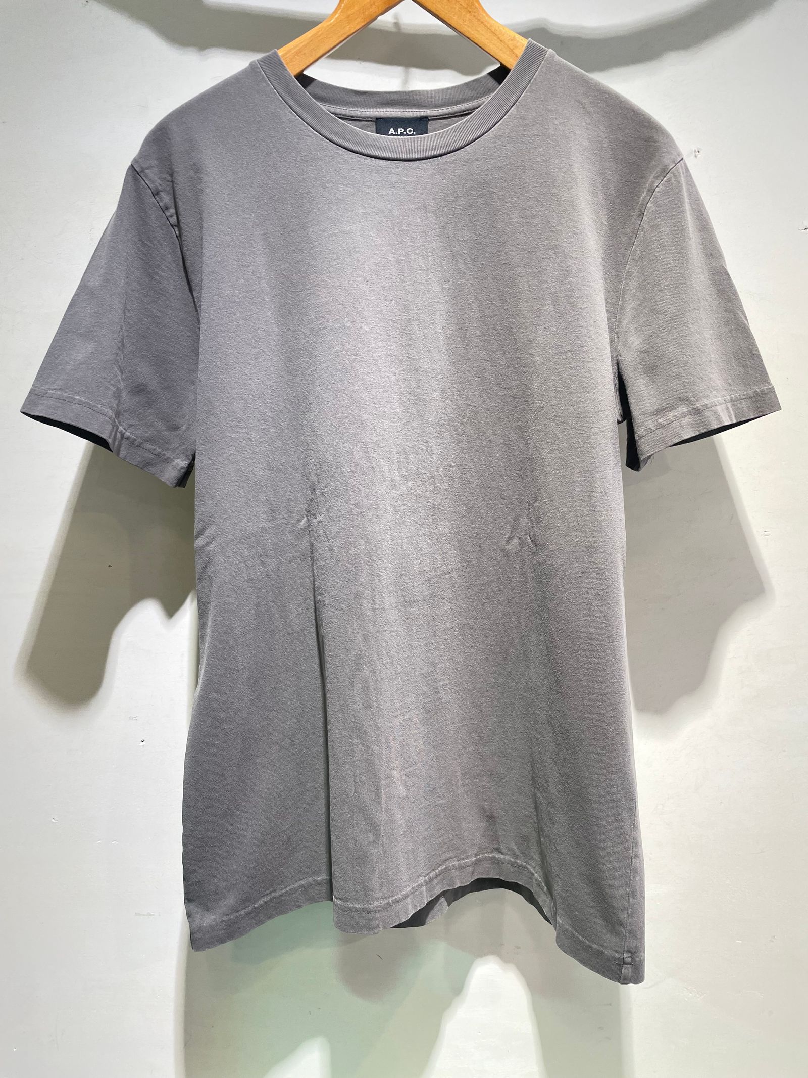A.P.C. Automne 26 Tシャツ / バックプリントTシャツ / グレー