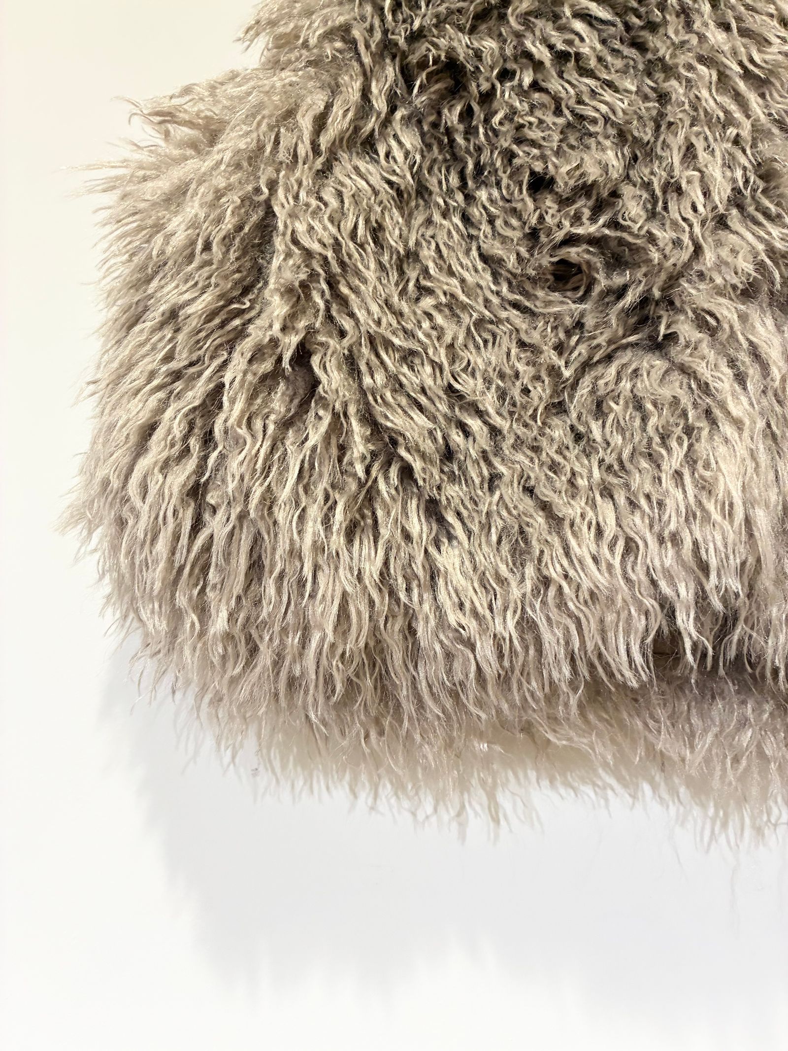 ウェイビーファー ショートジレ / ファーベスト / グレーベージュ