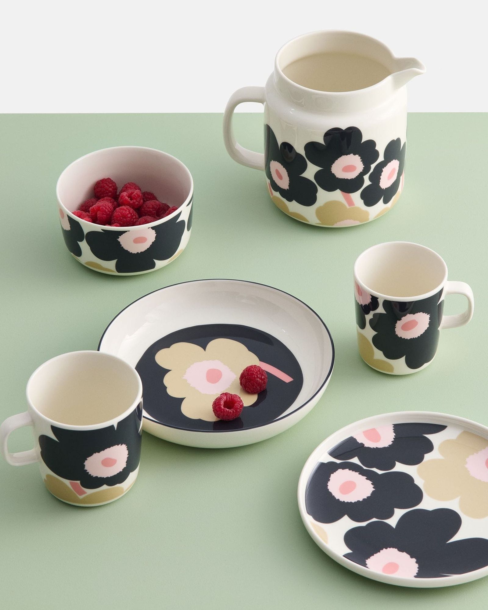 Unikko プレート 20cm / 大皿 / チャコールグレー / ピンク / ベージュ