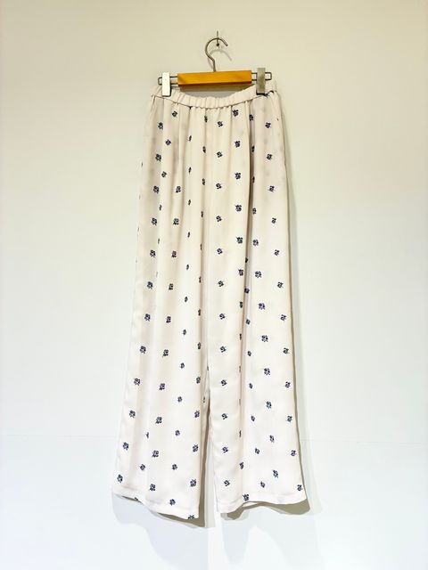 Still Garden Embroidery Pants / 花柄刺しゅうウェストゴムストレートパンツ / ホワイト