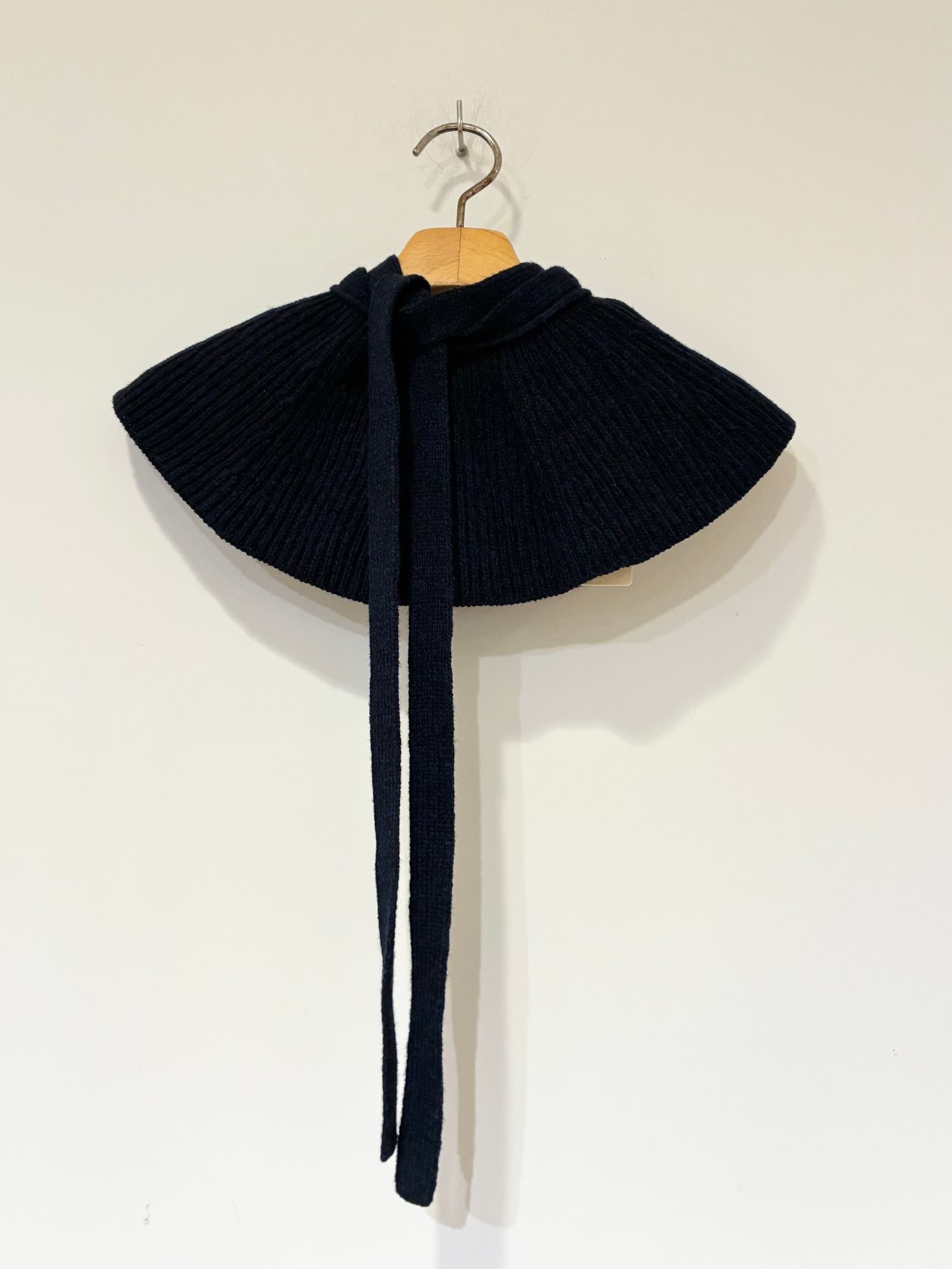 WOOLEN COTTON & EX.FINE LAMBS WOOL RIBBED-KNIT FRILL COLLAR / フリル付襟ニット / ブラックネイビー