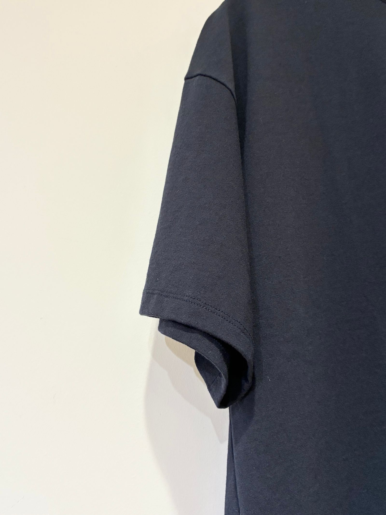 エンブロイダリーTシャツ / ワンポイント刺繍Tシャツ / ネイビー