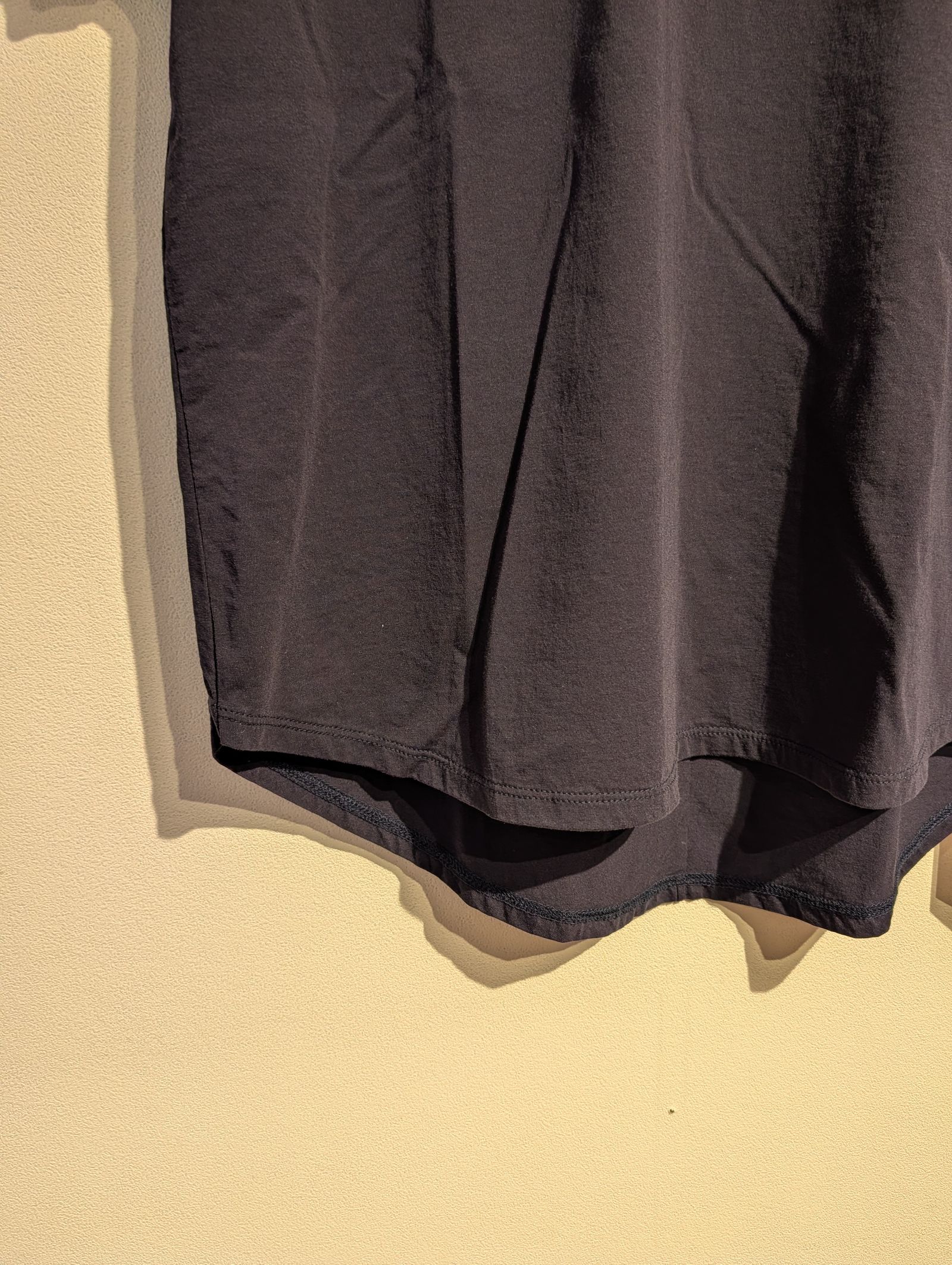 "LAIA"ロゴヘムラウンドT-shirt / ロゴTシャツ / ネイビー