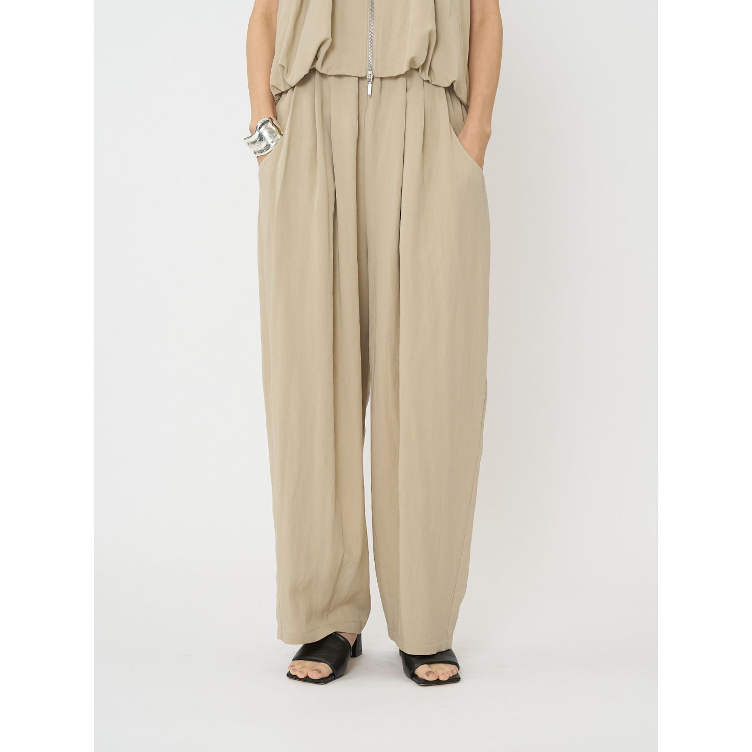 フロントタックカーヴィーPT / カーヴィーパンツ / ベージュ