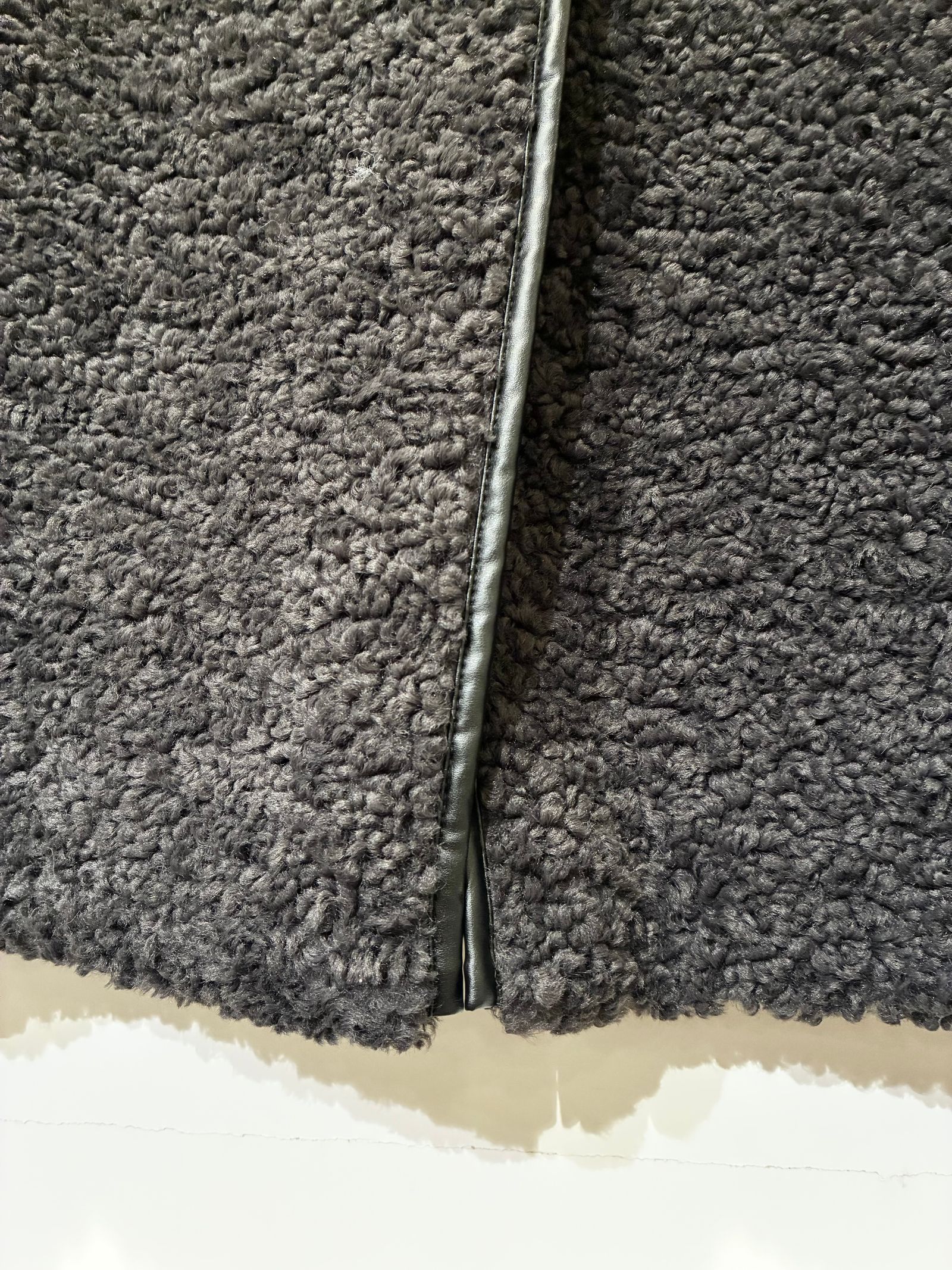 【リア】プードルボア ロングベスト / ブラック