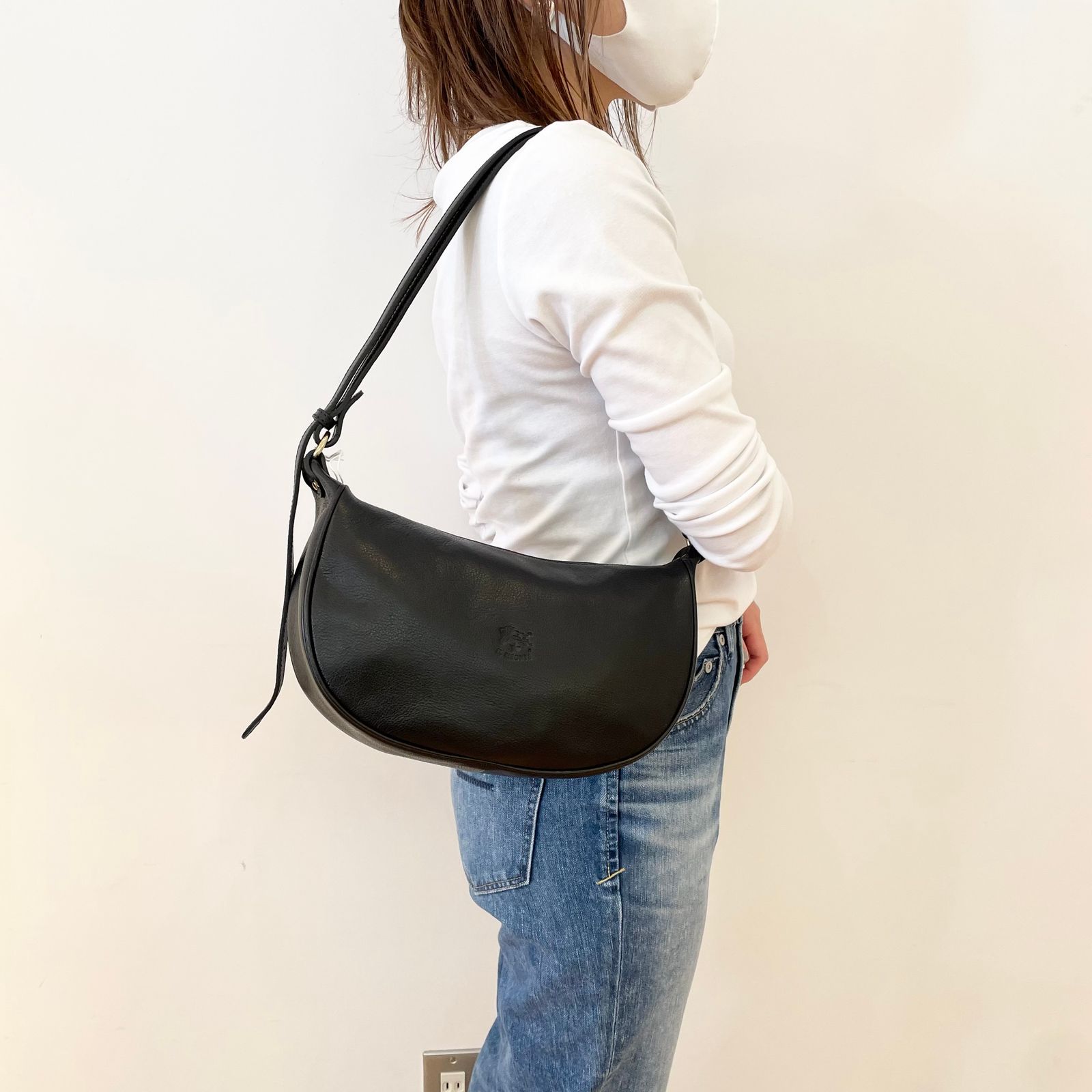 オールレザー半月ショルダーバッグ