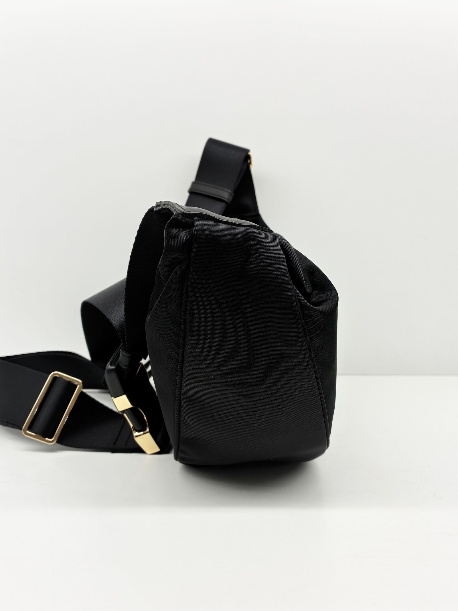 BIANCA / ナイロンボディバッグ / ブラック