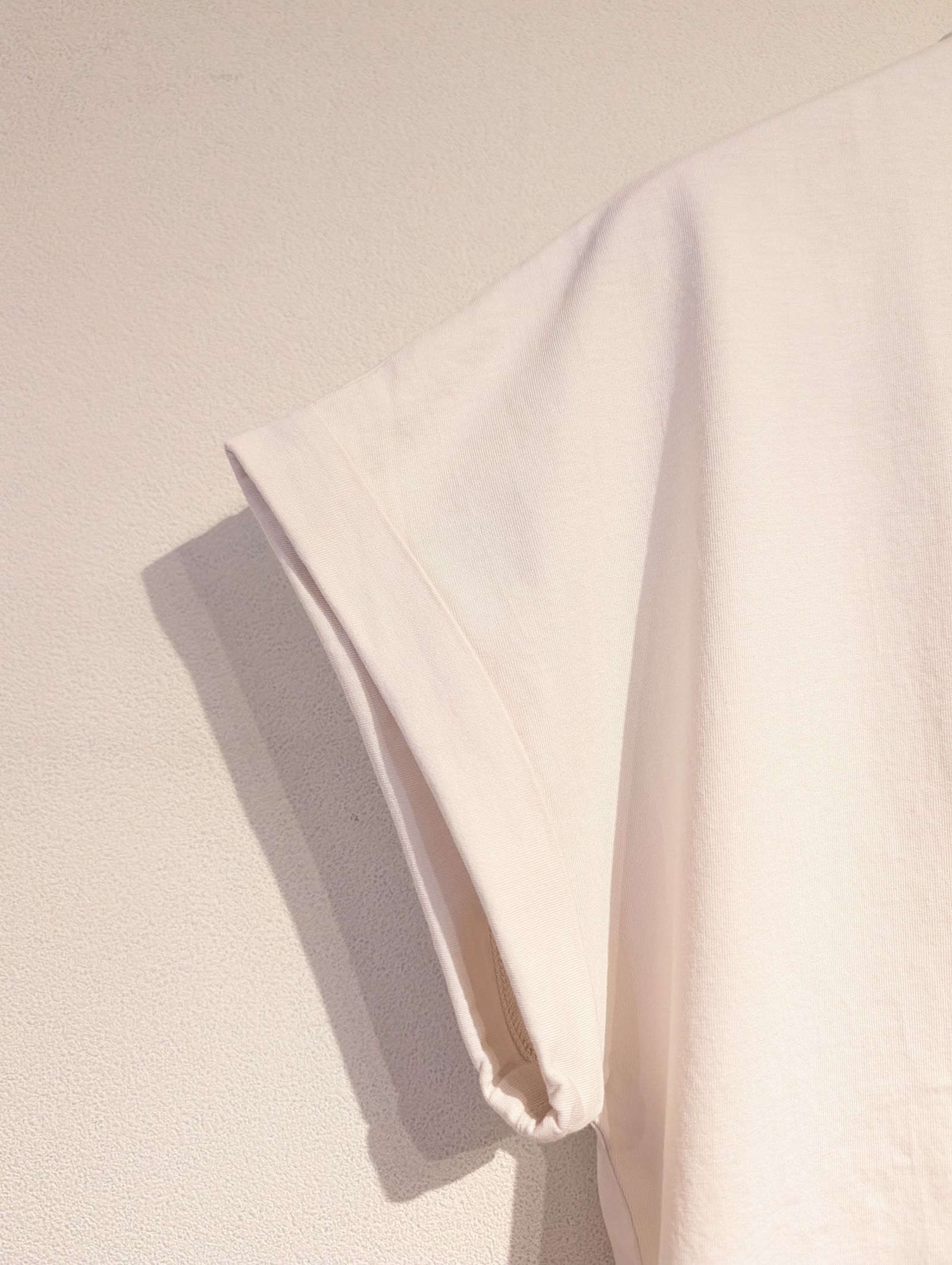 "LAIA"ロゴヘムラウンドT-shirt / ロゴTシャツ / ベージュ