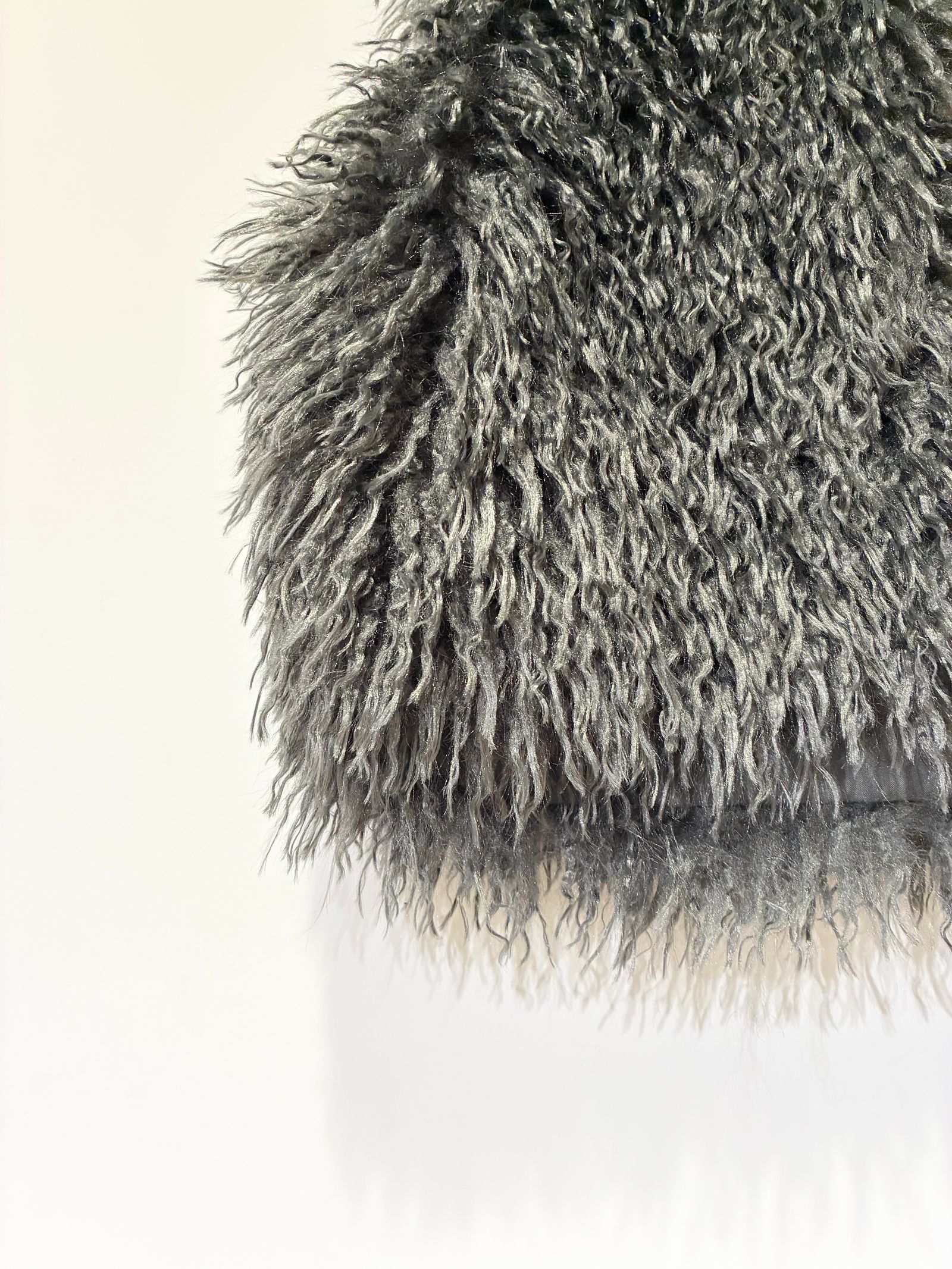 ウェイビーファー ショートジレ / ファーベスト / ブラック