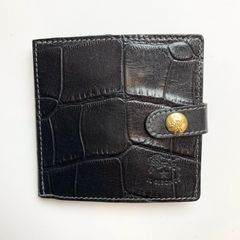 型押しレザー二つ折り財布