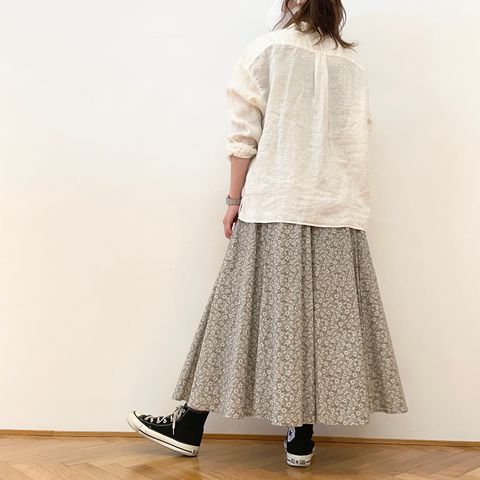 D.M.G.のリネンシャツでフェミニンすぎないナチュラルコーデ