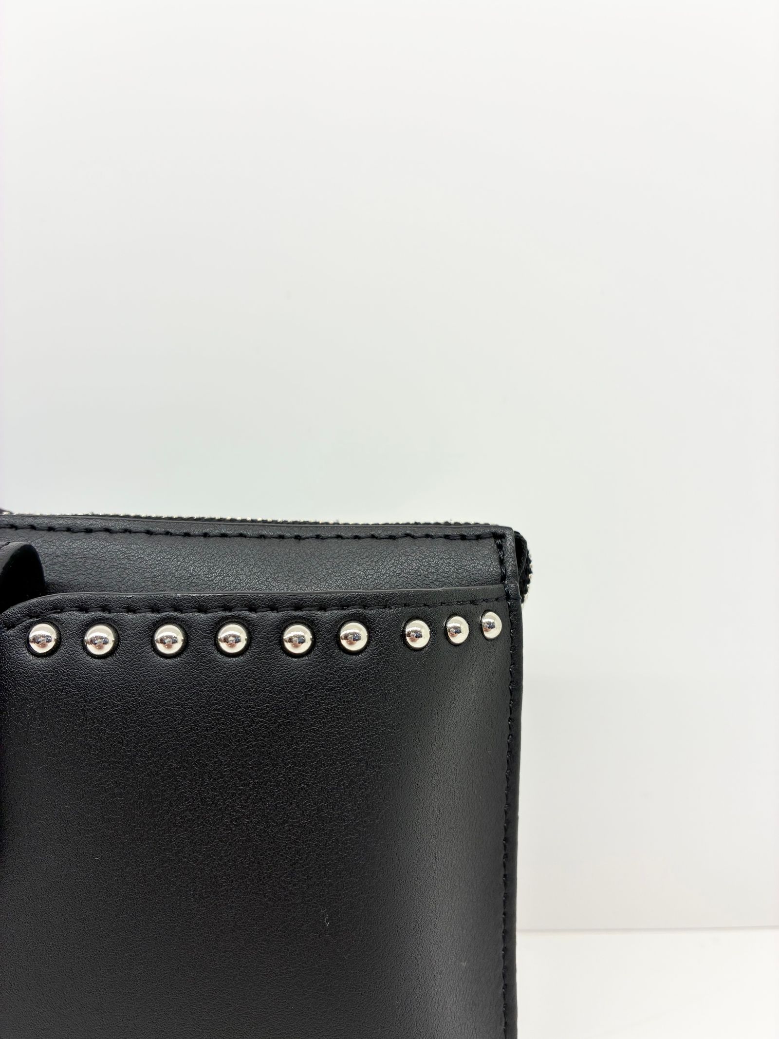 MIRO / スタッズ付きスマートフォンショルダーバッグ / ウォレットバッグ / ブラック