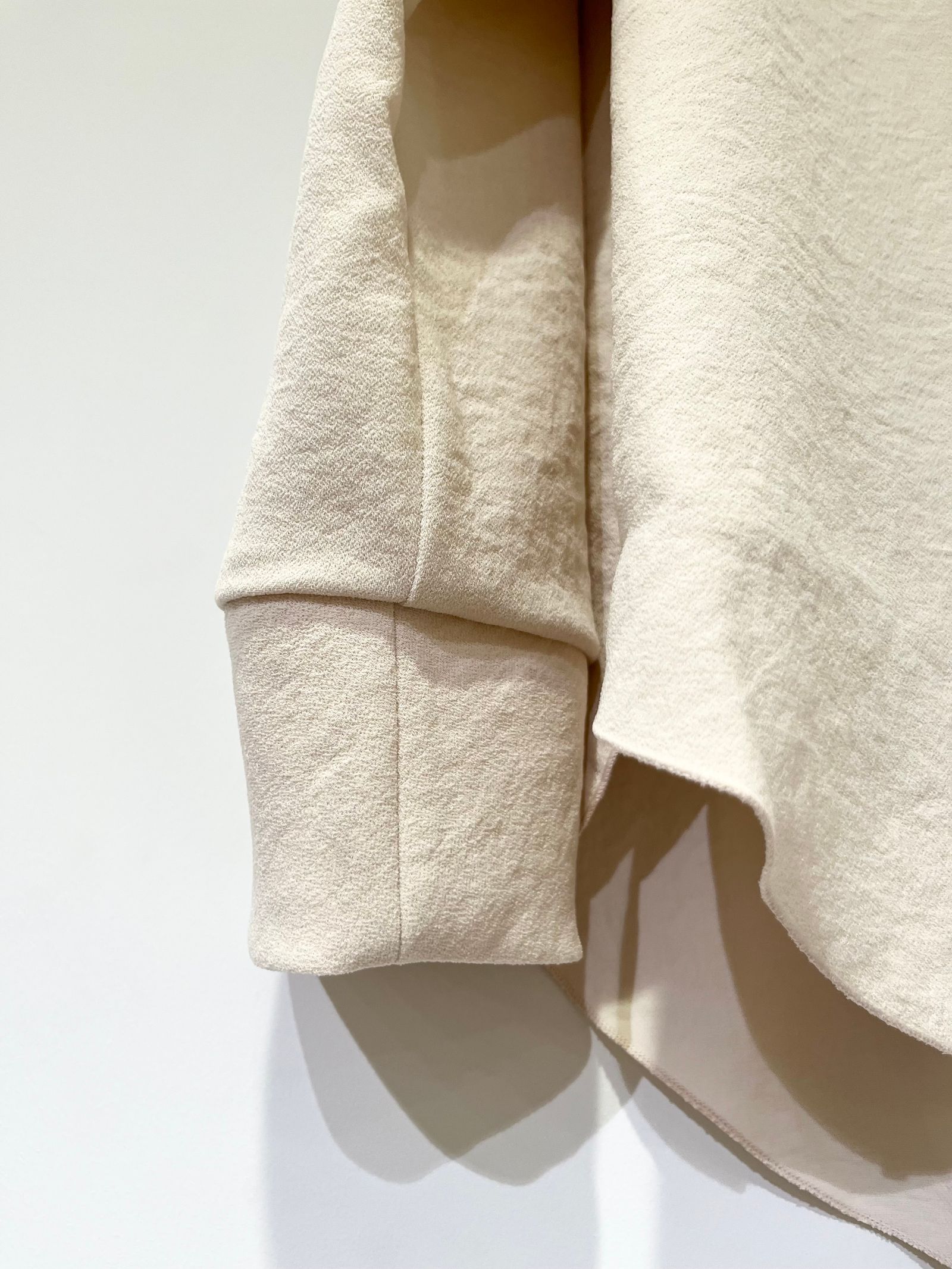 【Bed&Breakfast】 Back Satin Dry Georgette Blouse / ノーカラーブラウス / ベージュ
