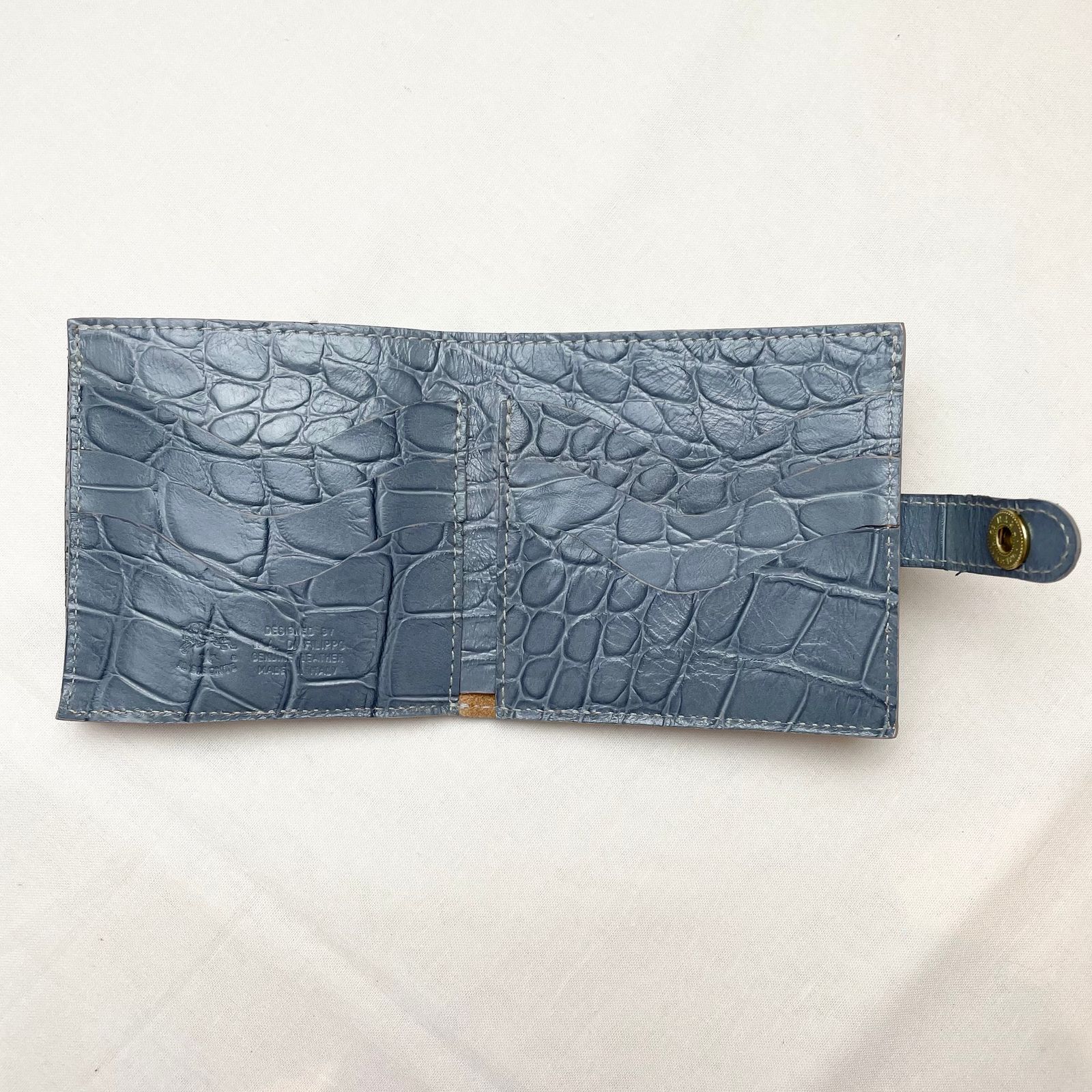 型押しレザー二つ折り財布