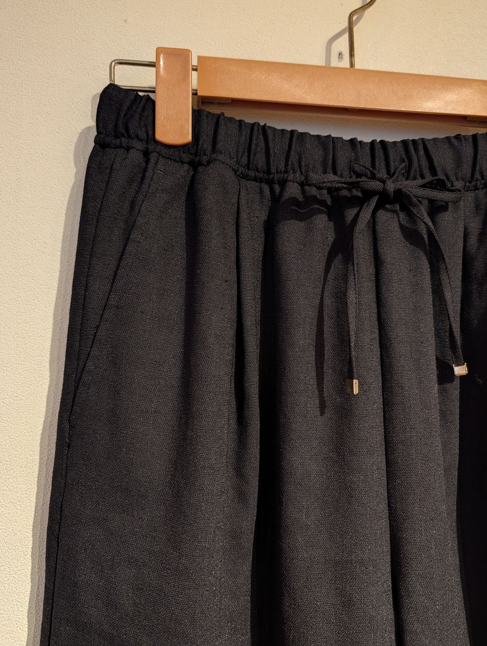 リネンライクイージーパンツ / テーパードパンツ / ブラック