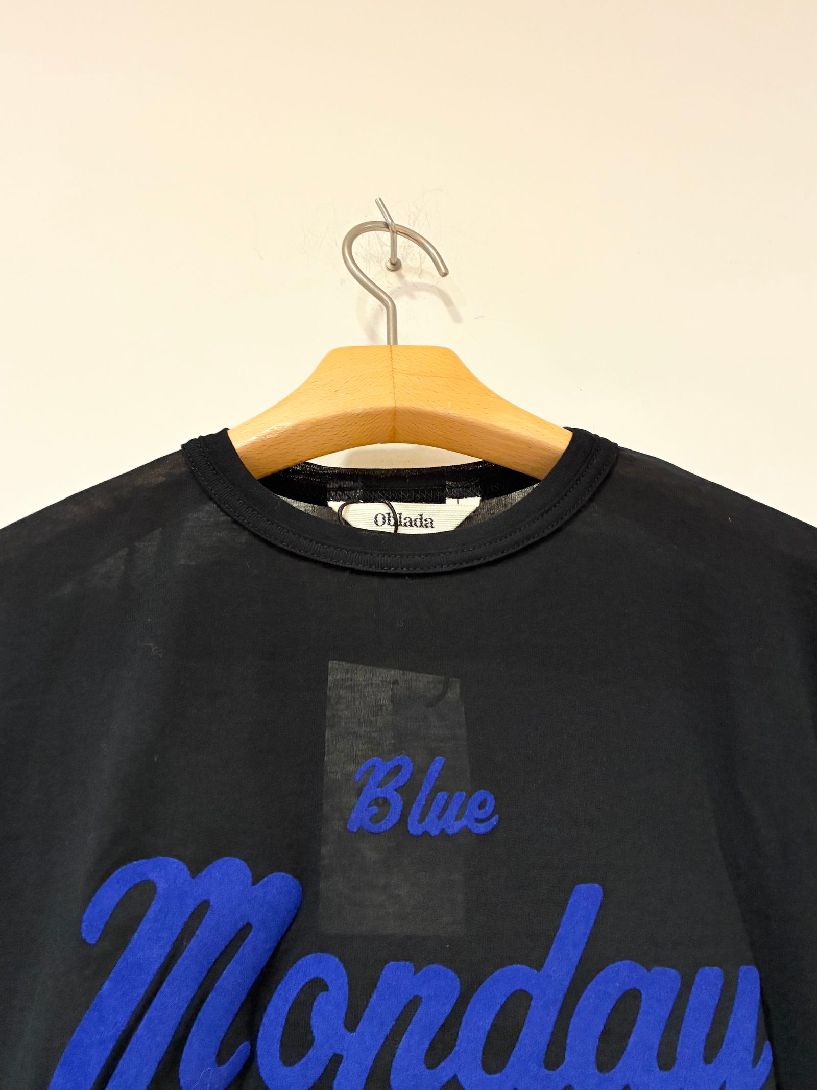 BLUE MONDAY TEE / フロッキープリントシアーTシャツ / ブラック