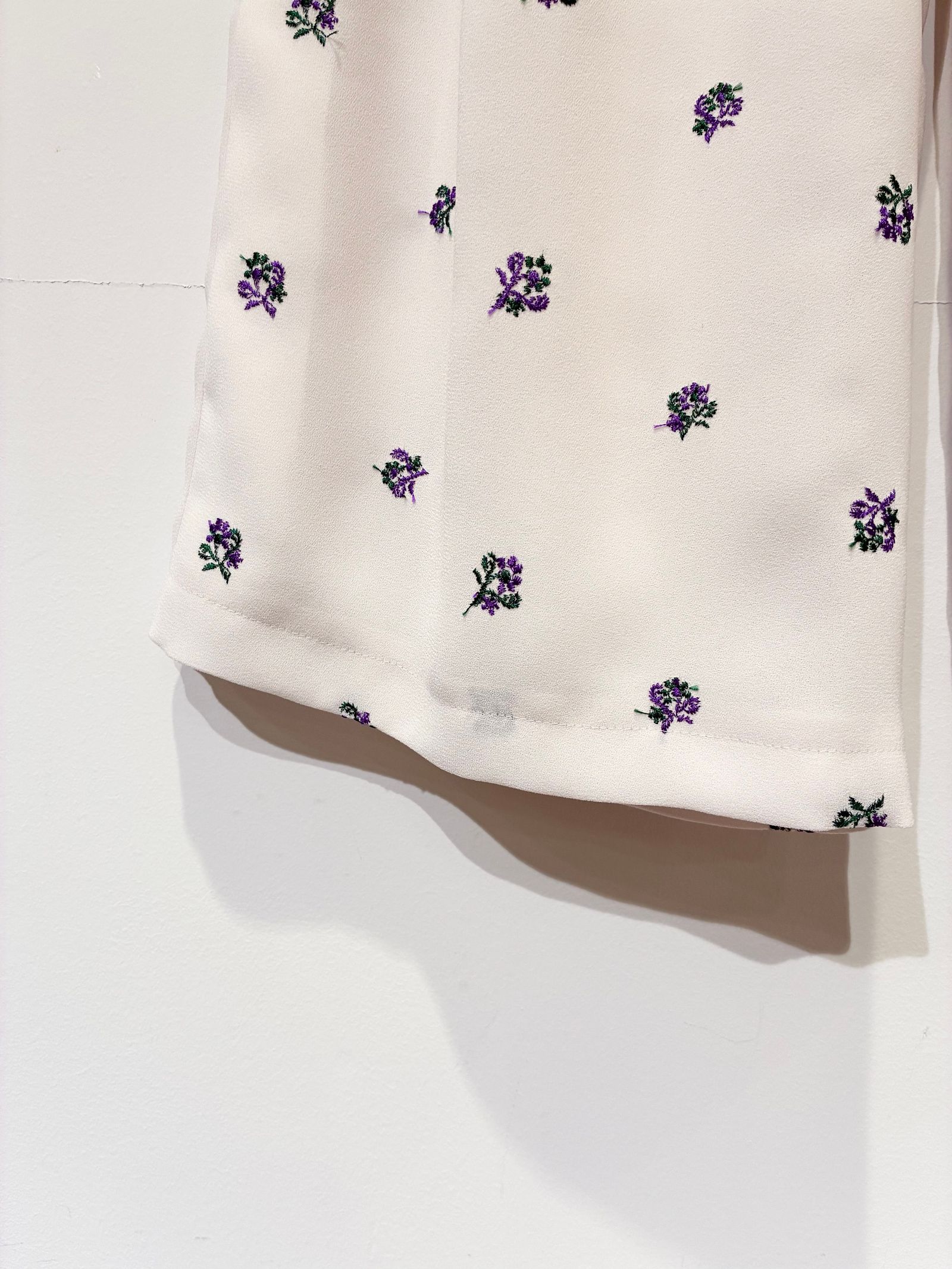 Still Garden Embroidery Pants / 花柄刺しゅうウェストゴムストレートパンツ / ホワイト
