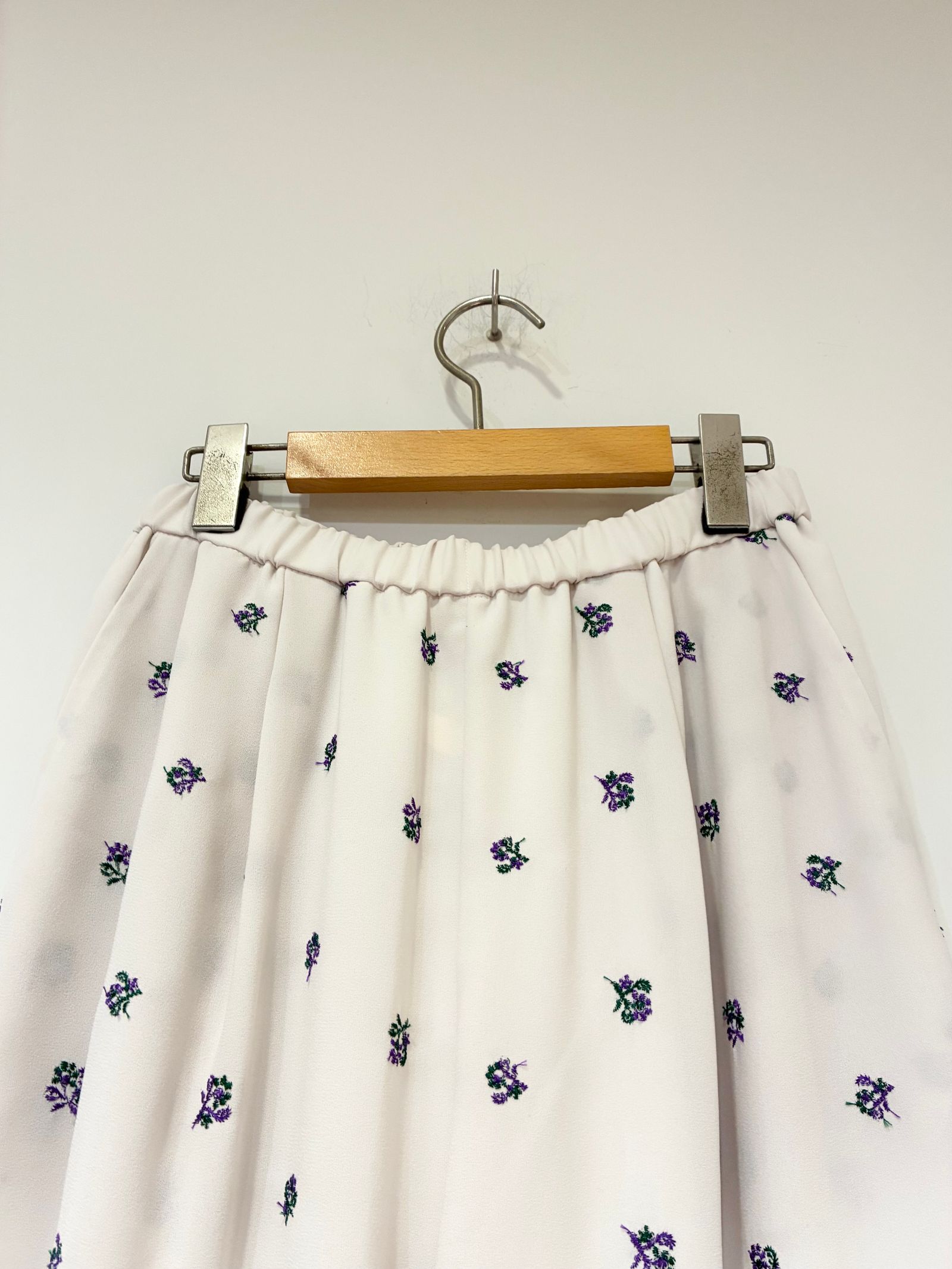 Still Garden Embroidery Pants / 花柄刺しゅうウェストゴムストレートパンツ / ホワイト