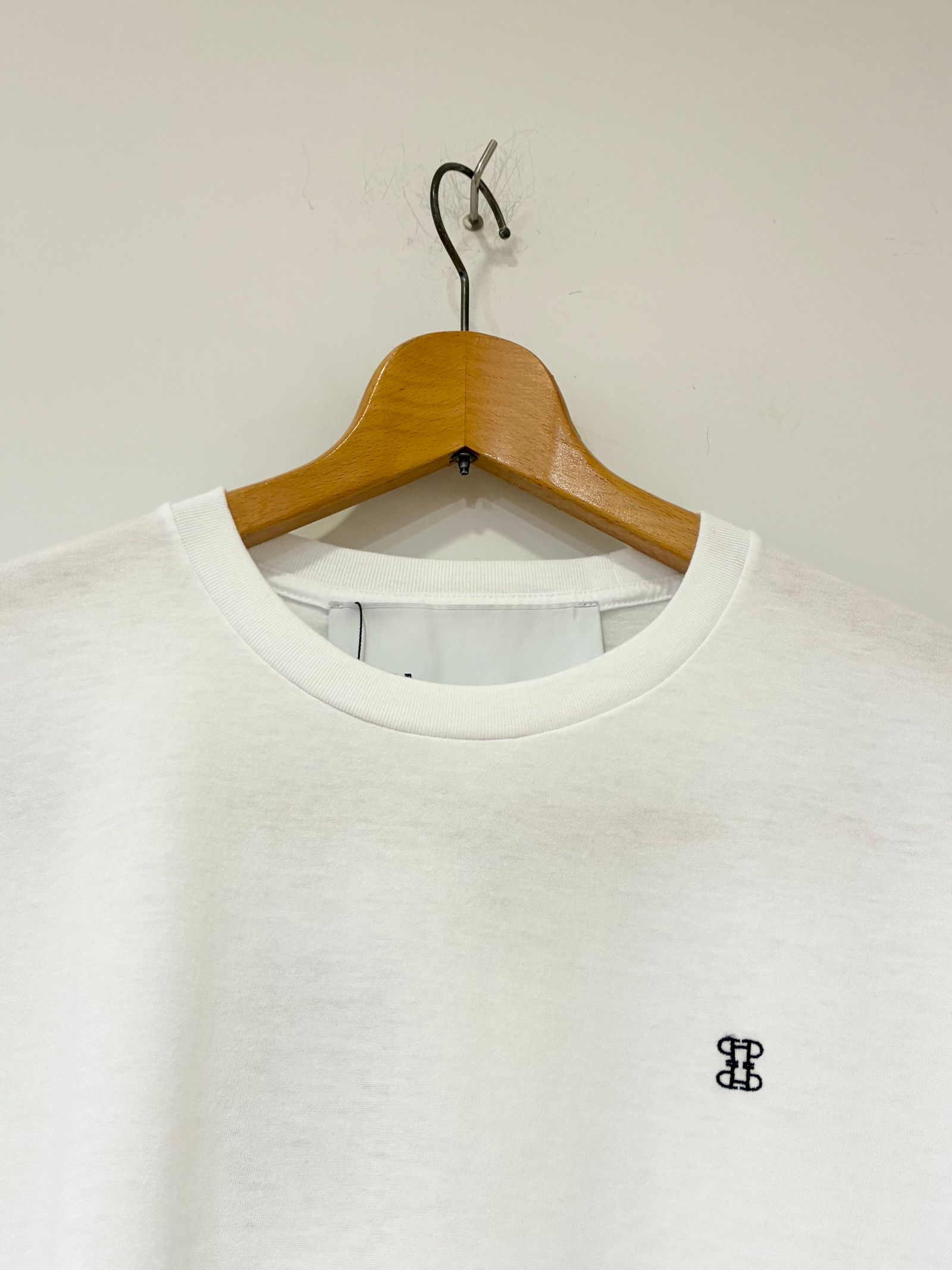 エンブロイダリーTシャツ / ワンポイント刺繍Tシャツ / ホワイト