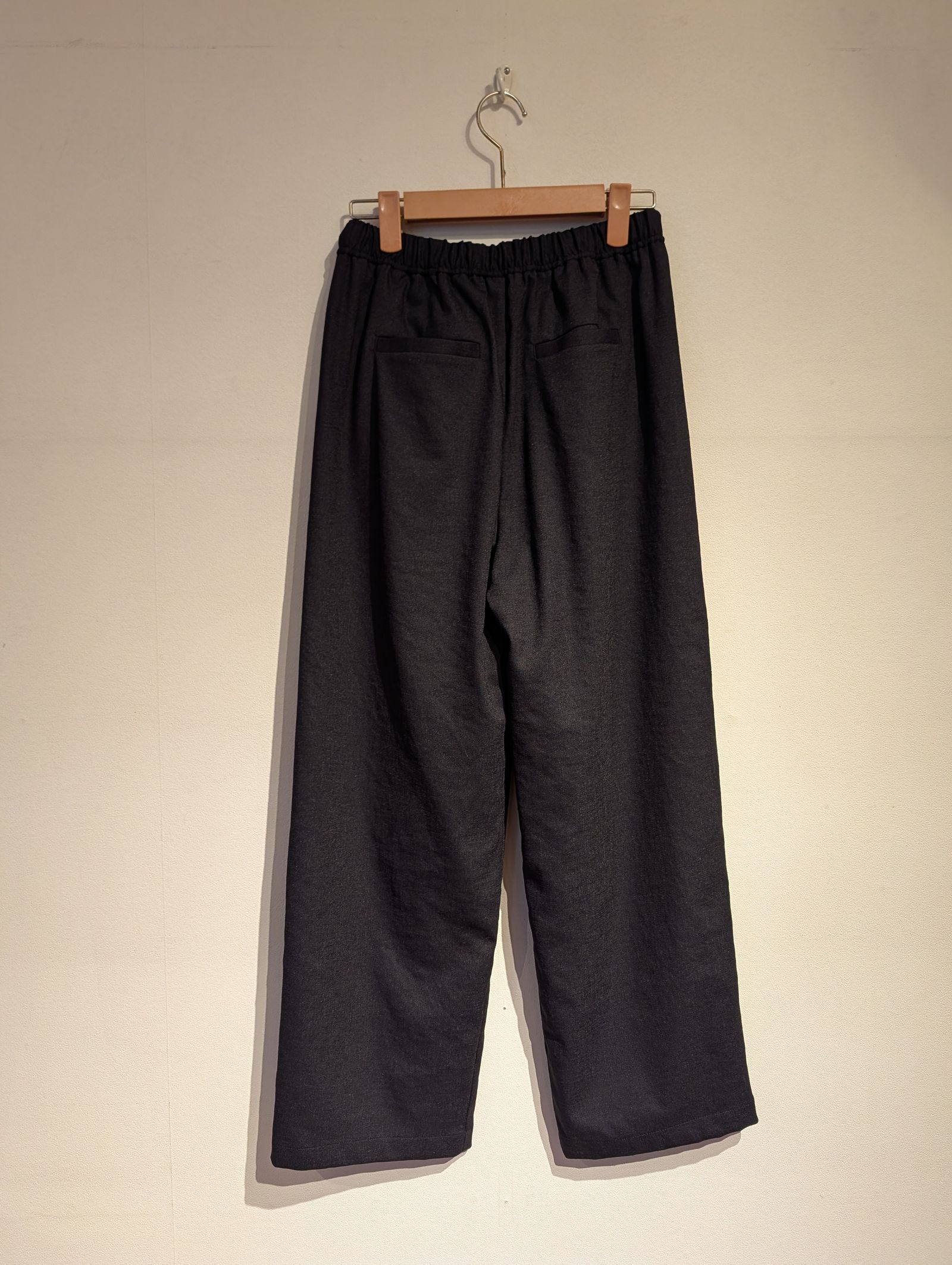 リネンライクイージーパンツ / テーパードパンツ / ブラック