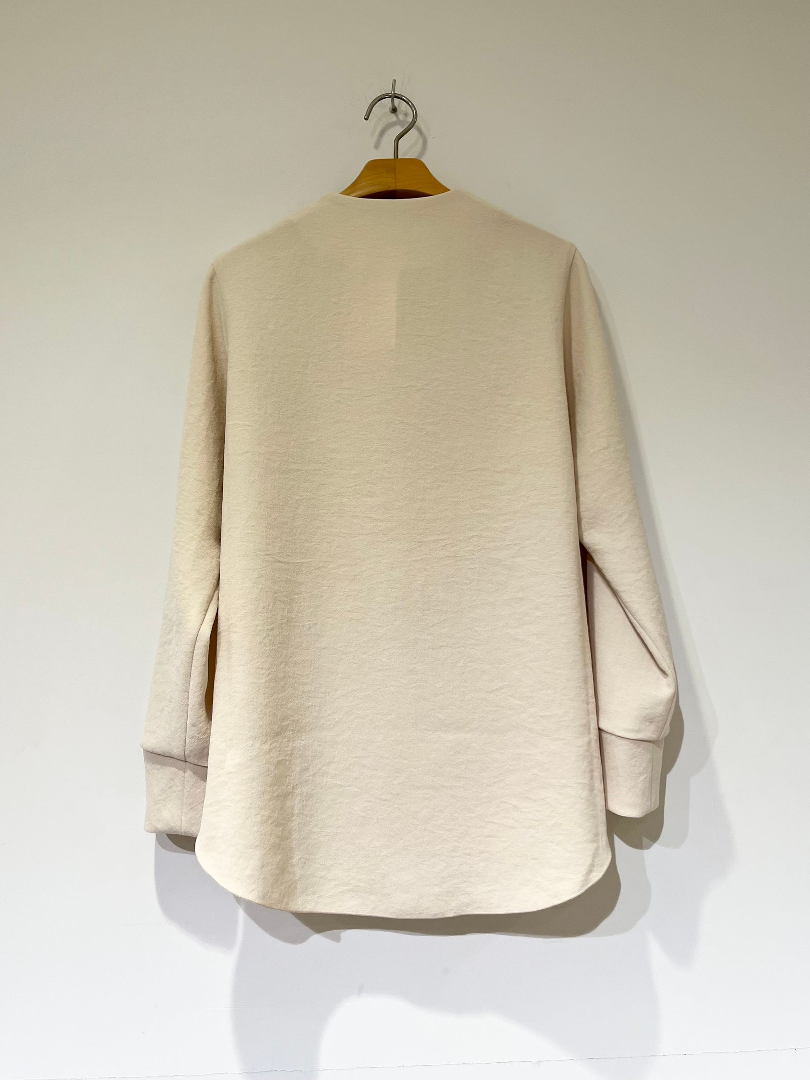 【Bed&Breakfast】 Back Satin Dry Georgette Blouse / ノーカラーブラウス / ベージュ