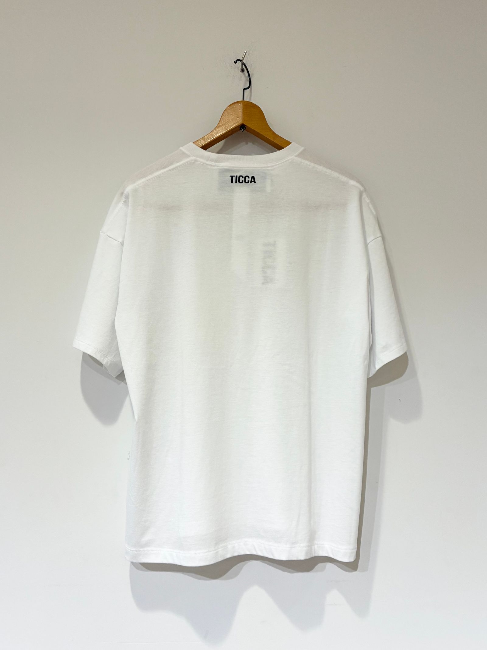 エンブロイダリーTシャツ / ワンポイント刺繍Tシャツ / ホワイト