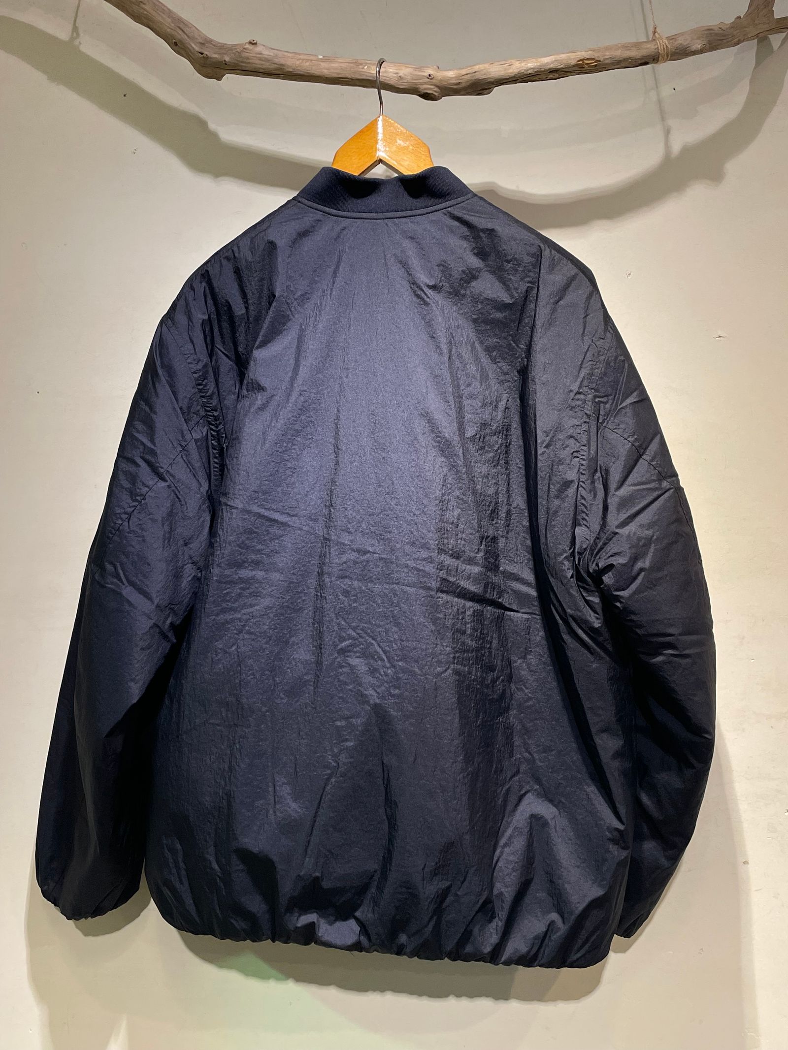 MEN'S INSULATION BOMBER JACKET / 中綿入りジャケット / ネイビー