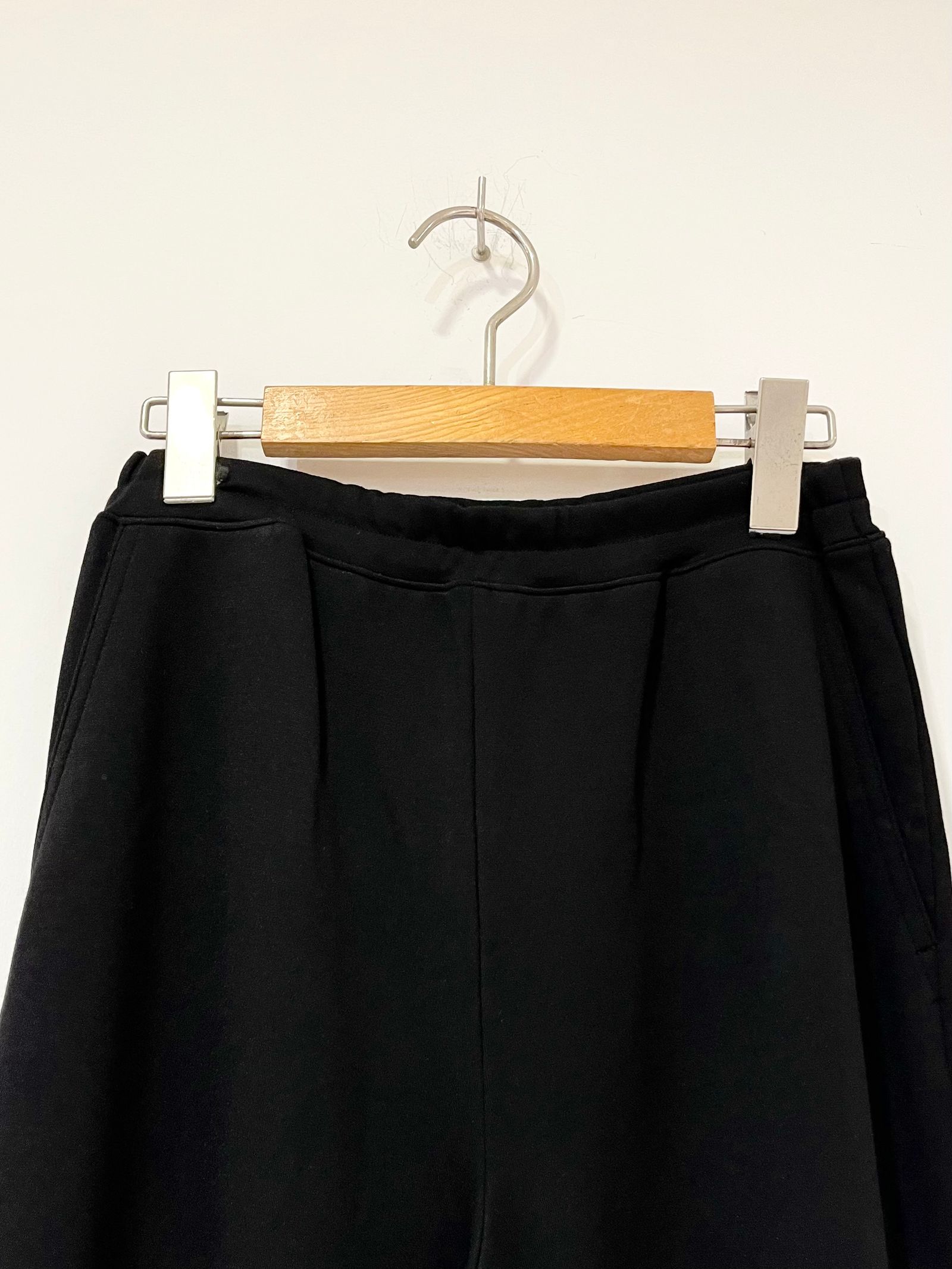 Standard Stretch Super Ponte Pants / 裾絞りパンツ / ブラック