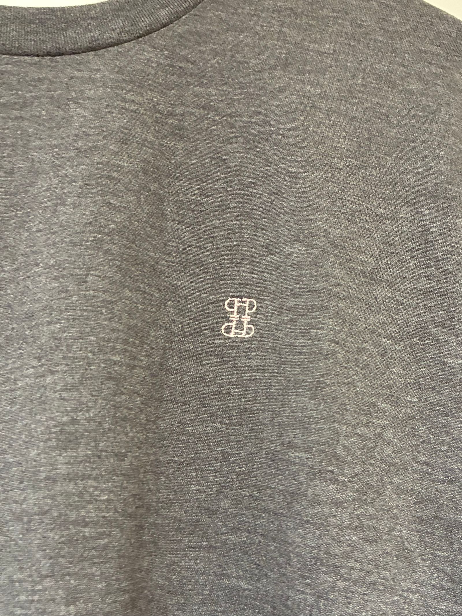 エンブロイダリーTシャツ / ワンポイント刺繍Tシャツ / チャコールグレー