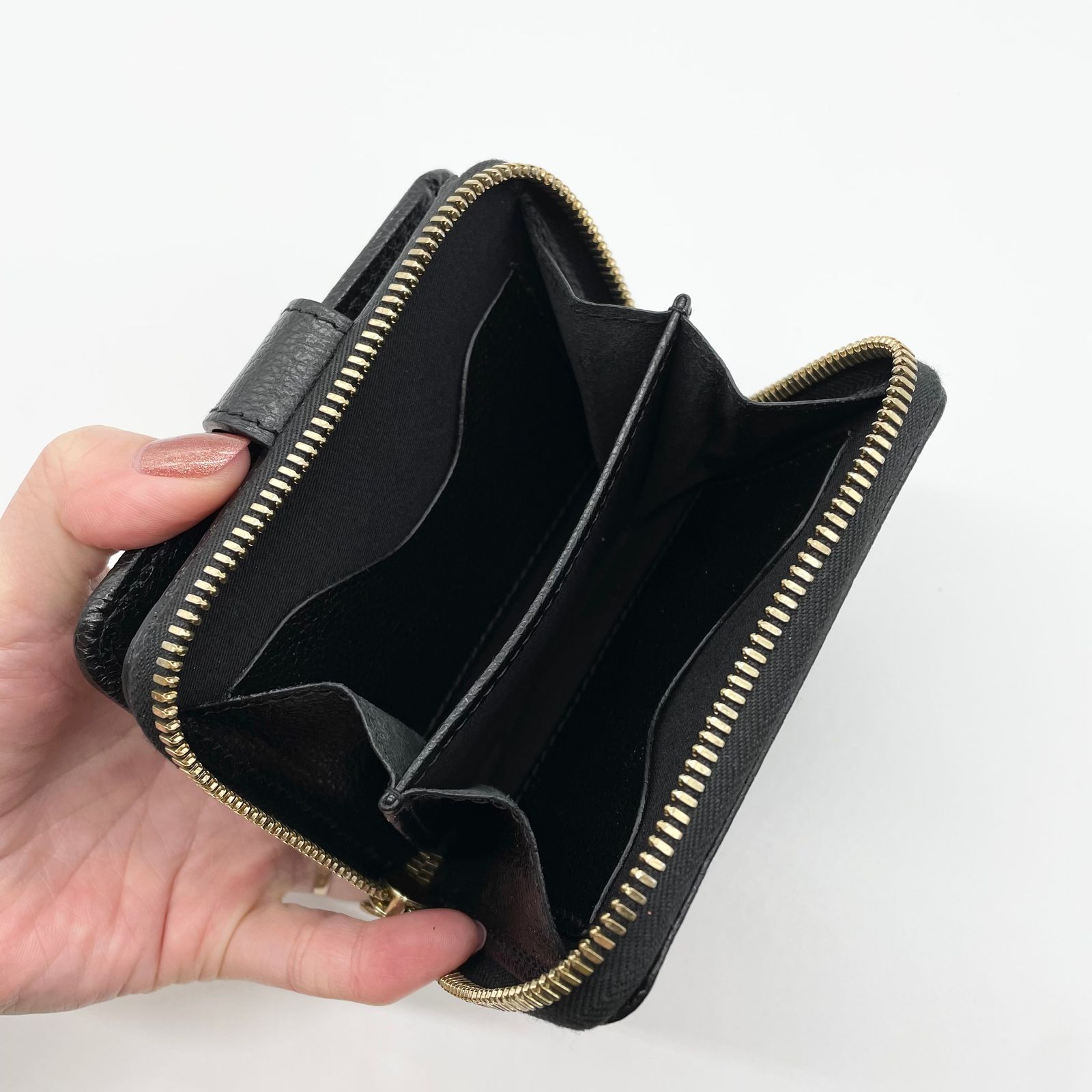 二つ折り財布