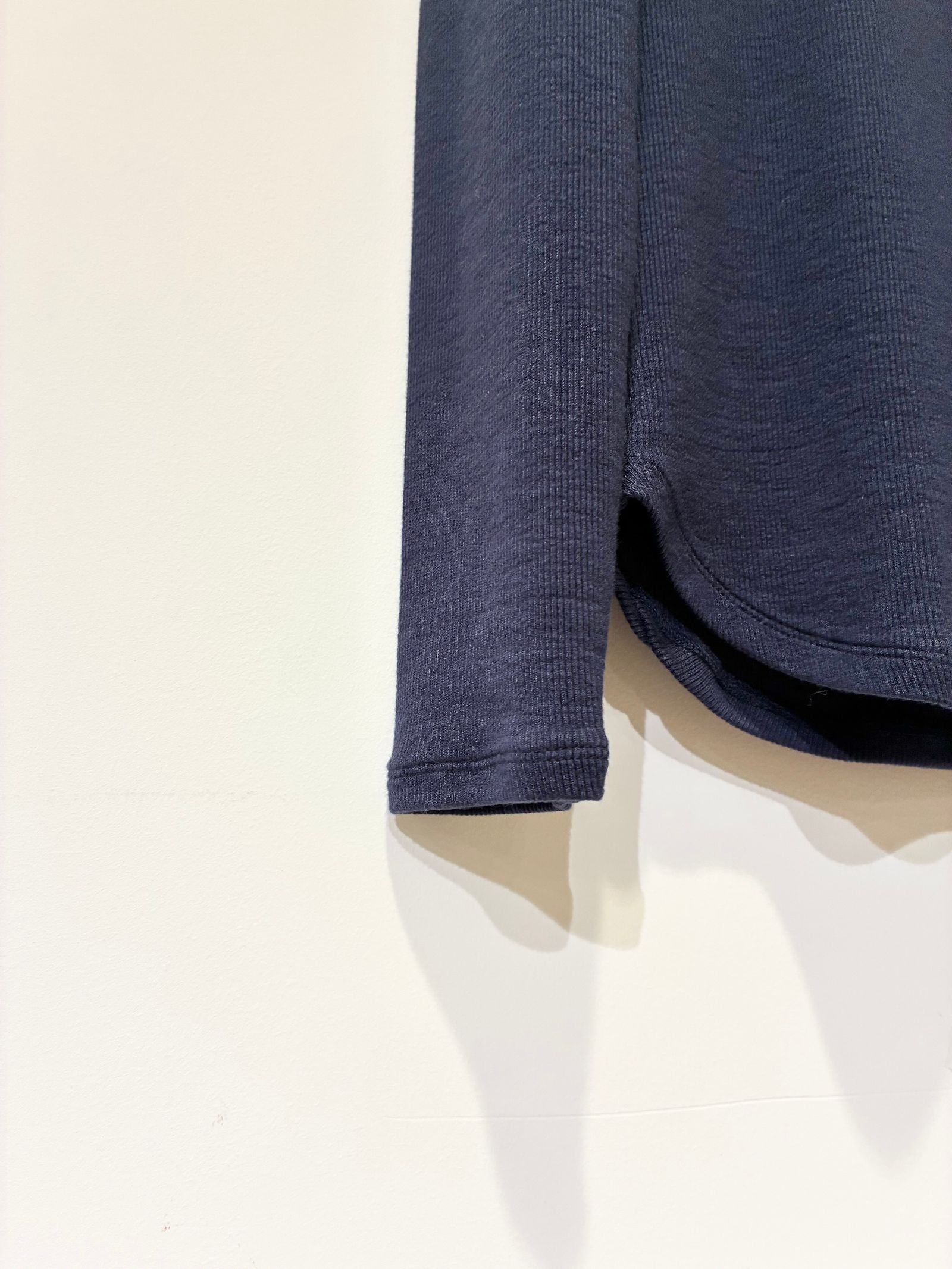 レーヨンニットリブジャージー オープンクルーネック / ロングスリーブリブニット / ネイビー